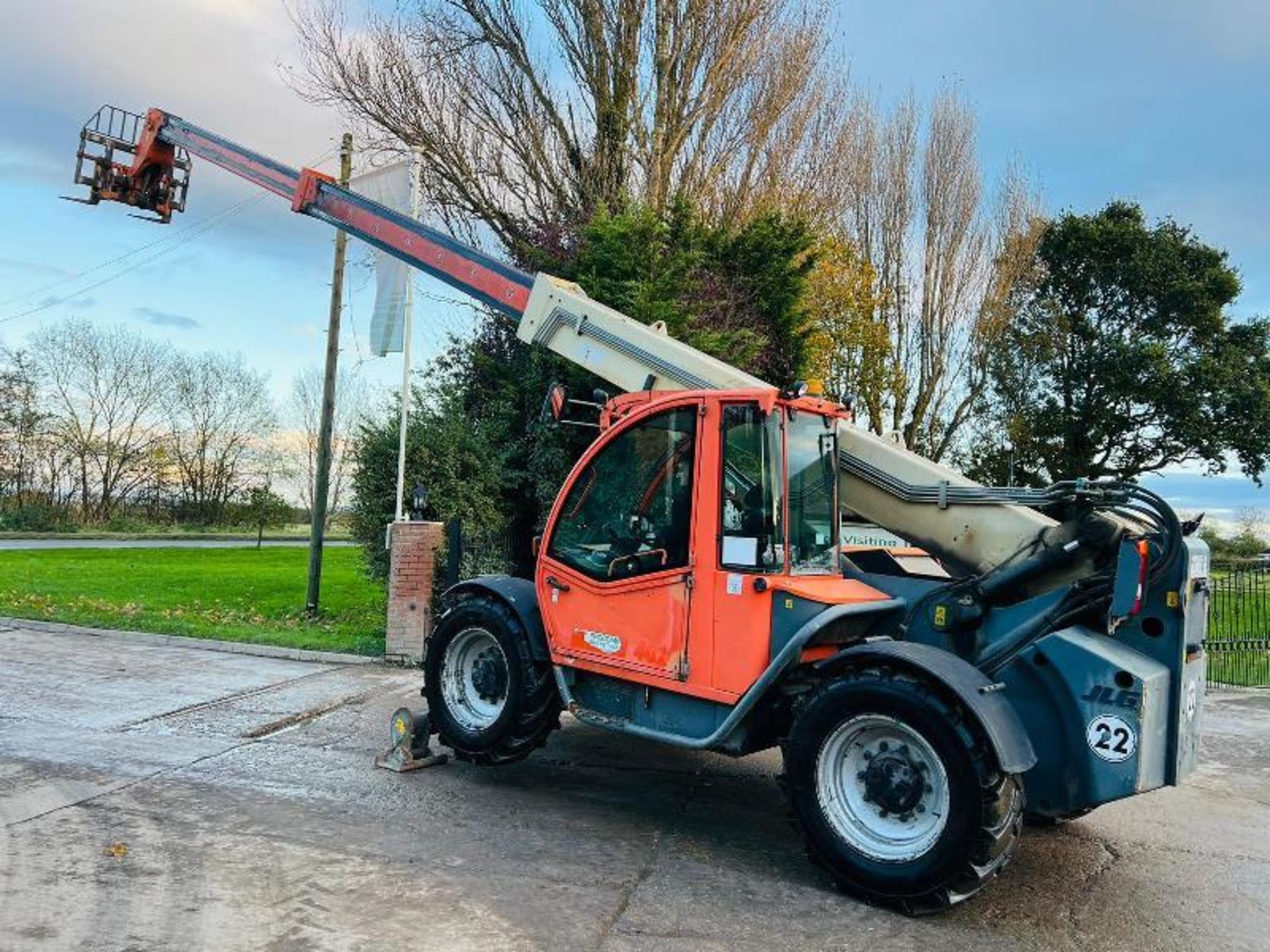 JLG 4013 4WD TELEHANDLER *13 METER REACH* C/W PALLET TINES - Bild 4 aus 19