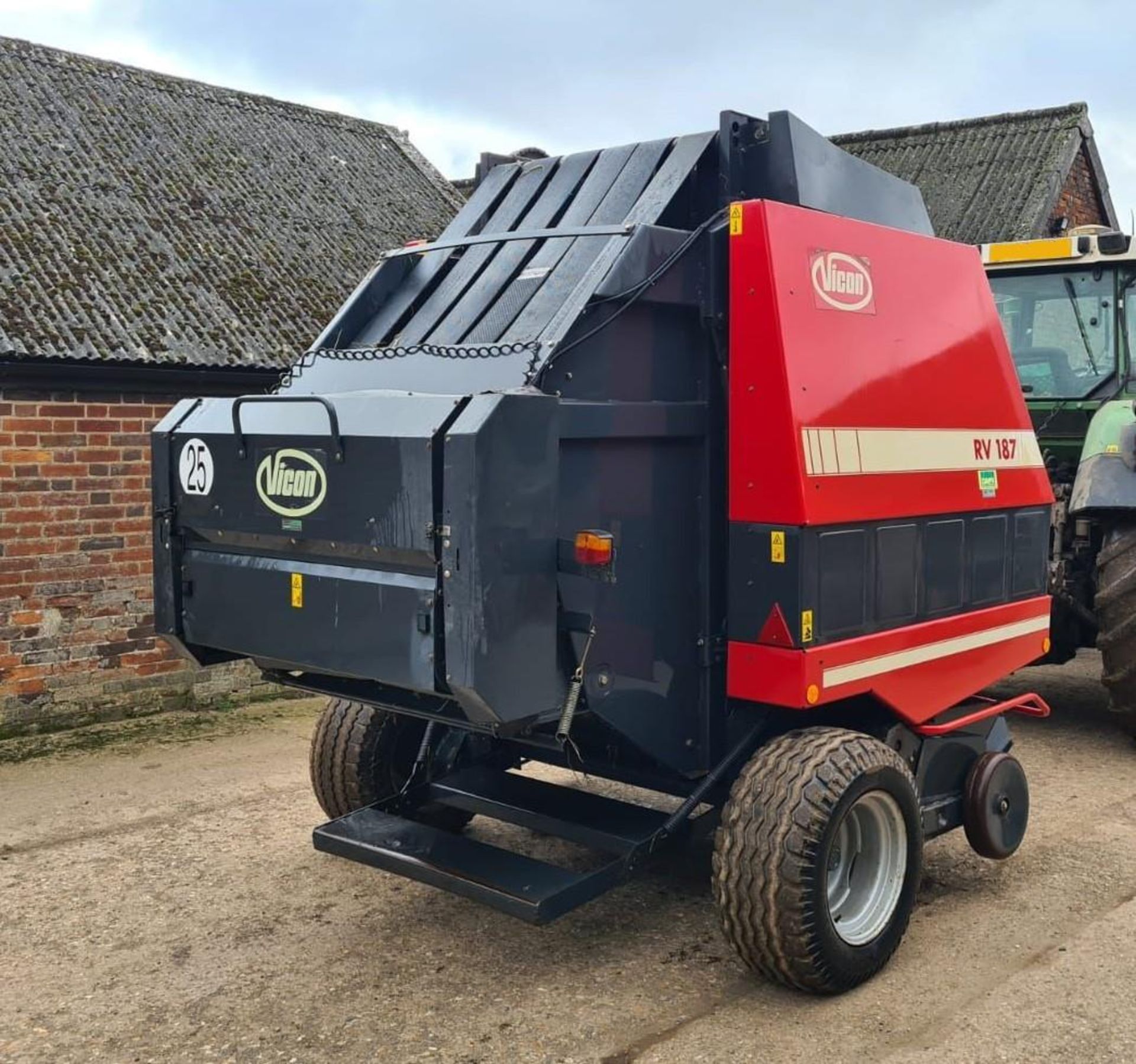 VICON RV187 BALER - 23000 BALES COUNT - Image 5 of 7