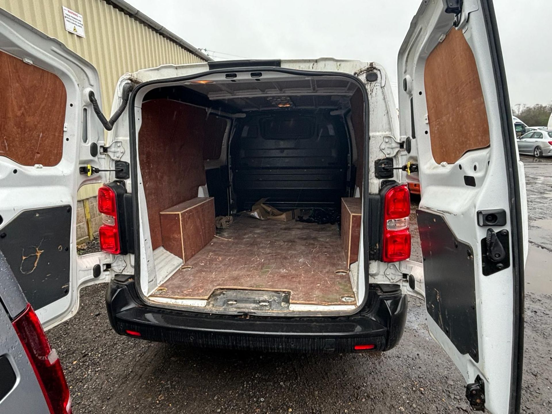 2020 70 VAUXHALL VIVARO LWB DYNAMIC PANEL VAN - 47K MILES - AIR CON - 6 SPEED - PLY LINED  - Image 2 of 12