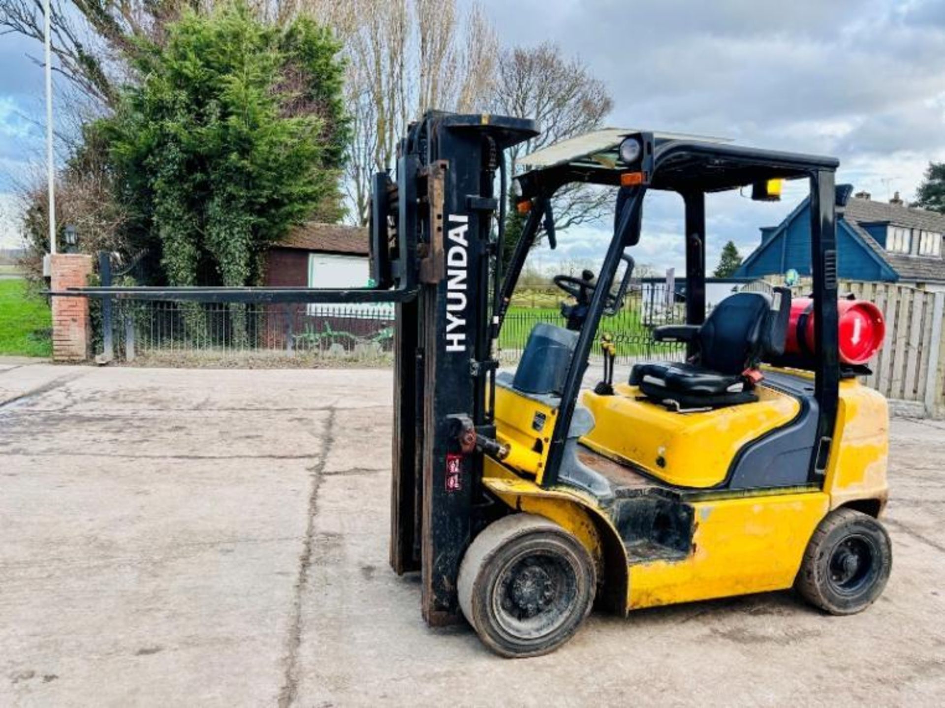 HYUNDAI 25L-7A CONTAINER SPEC FORKLIFT *YEAR 2017* C/W PALLET TINES - Image 11 of 14