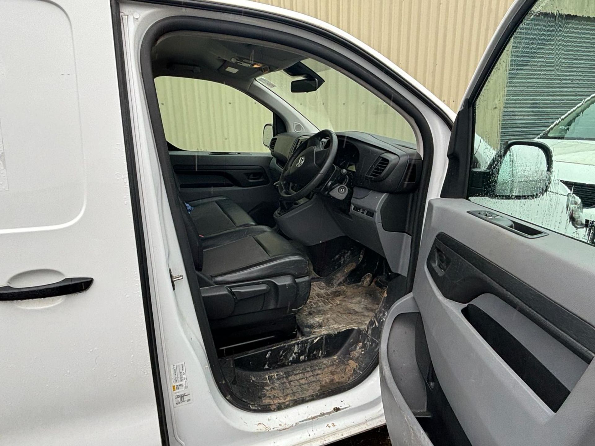 2020 70 VAUXHALL VIVARO LWB DYNAMIC PANEL VAN - 47K MILES - AIR CON - 6 SPEED - PLY LINED  - Image 3 of 12