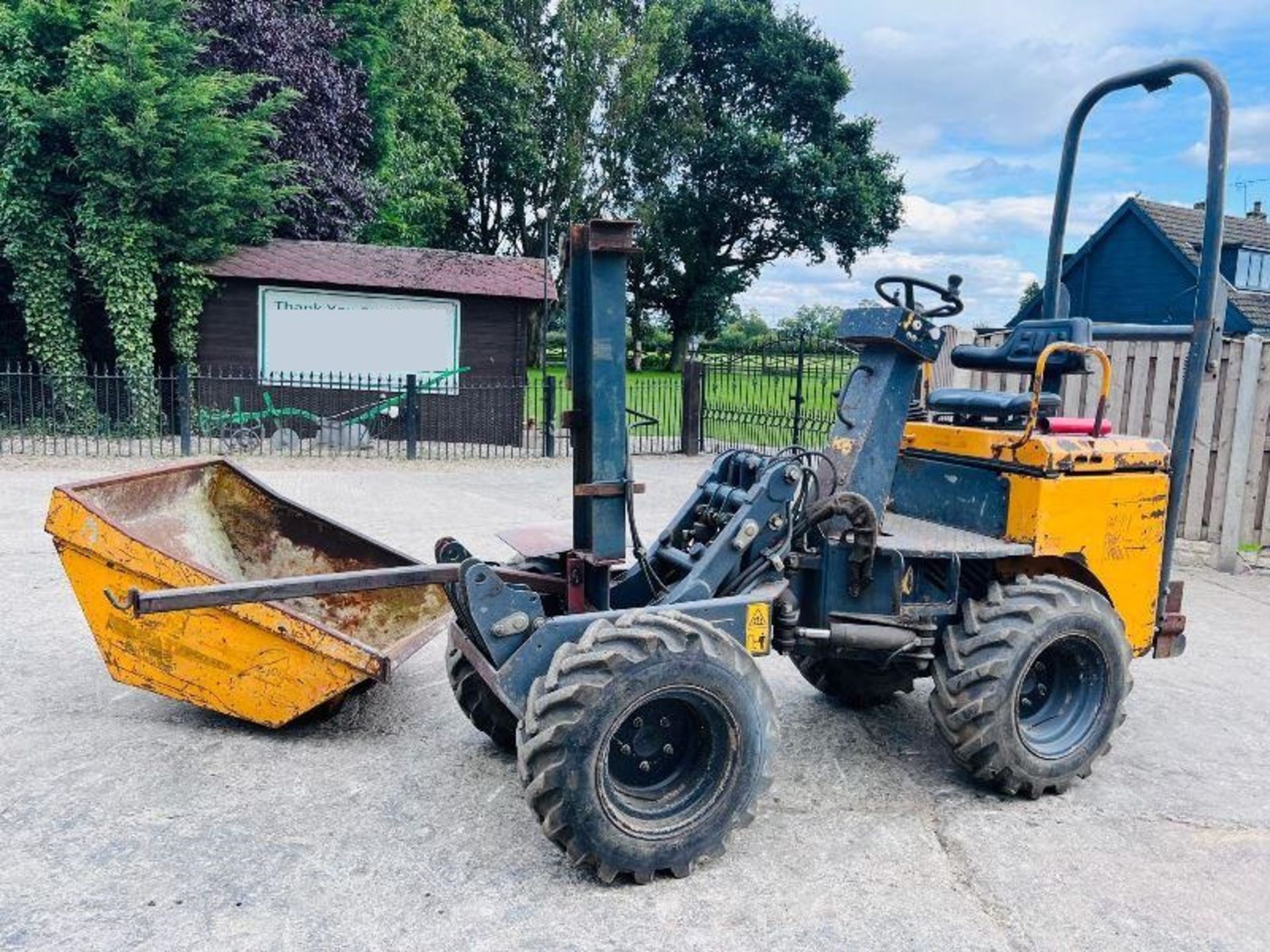 TEREX 4WD DUMPER *4 CYL KUBOTA ENGINE* C/W SKIP AND HYDRAULIC LOG SPLITTER - Image 11 of 11