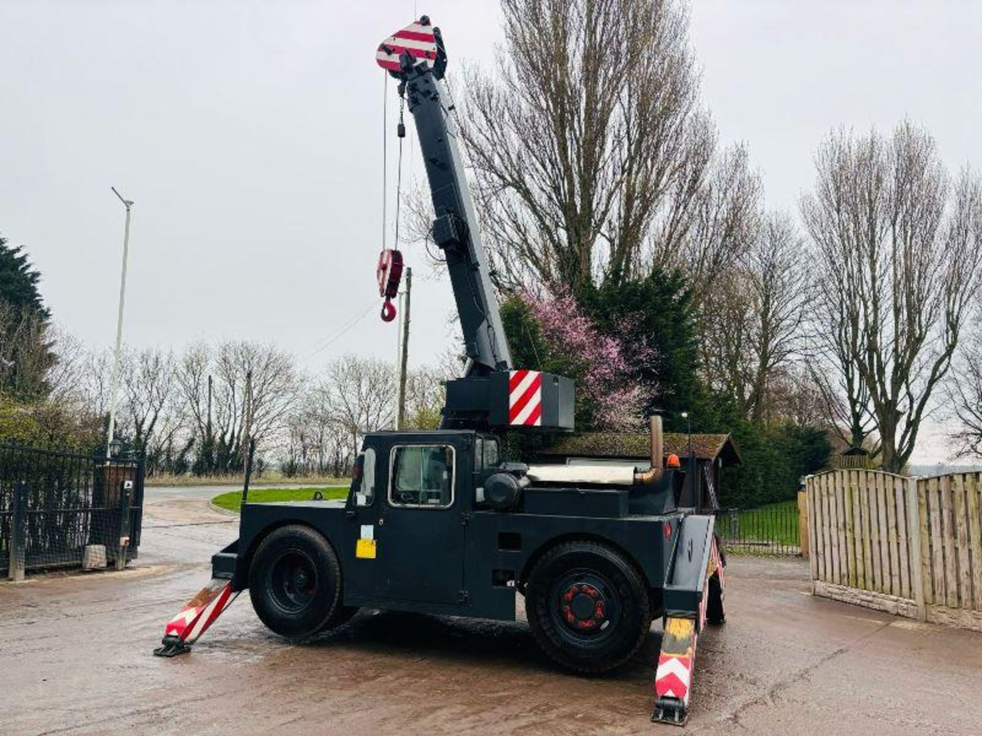 GROVES IND36 MOBILE CRANE C/W DOUBLE PUSH OUT BOOM - Image 12 of 17