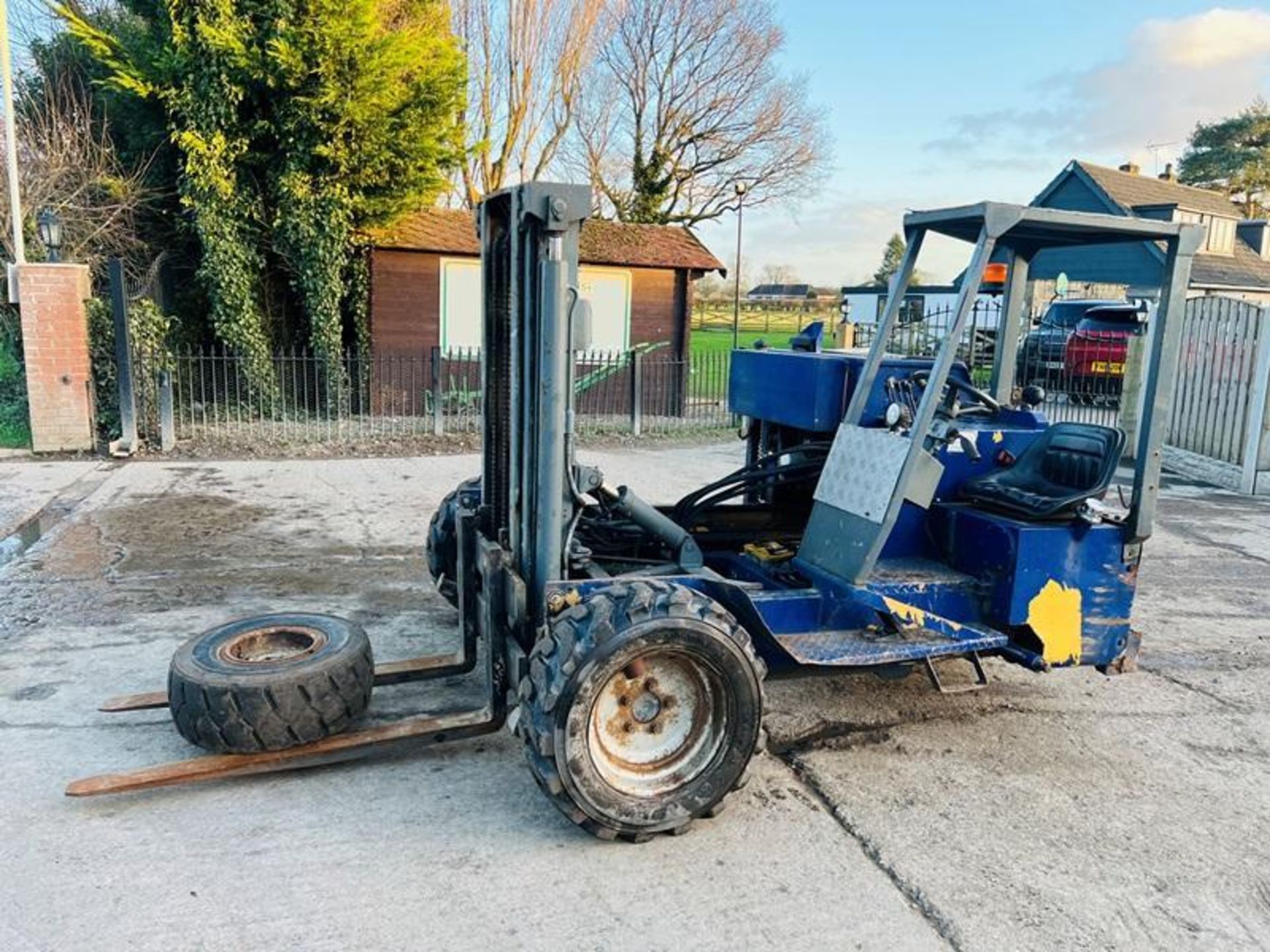 MOFFETT M2275 DIESEL FORKLIFT C/W SUPPORT LEGS & PUSH OUT BOOM - Image 8 of 14