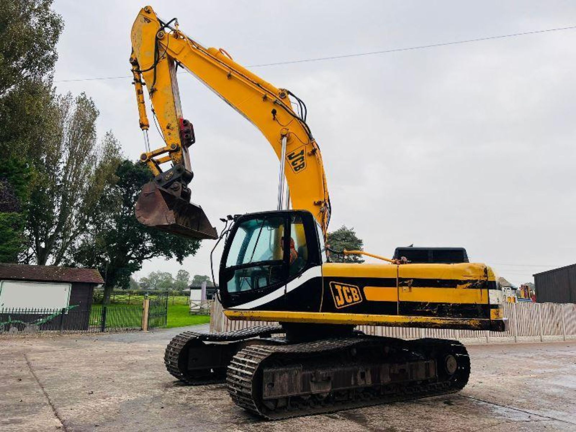JCB JS330 TRACKED EXCAVATOR C/W QUICK HITCH AND BUCKET - Image 3 of 16