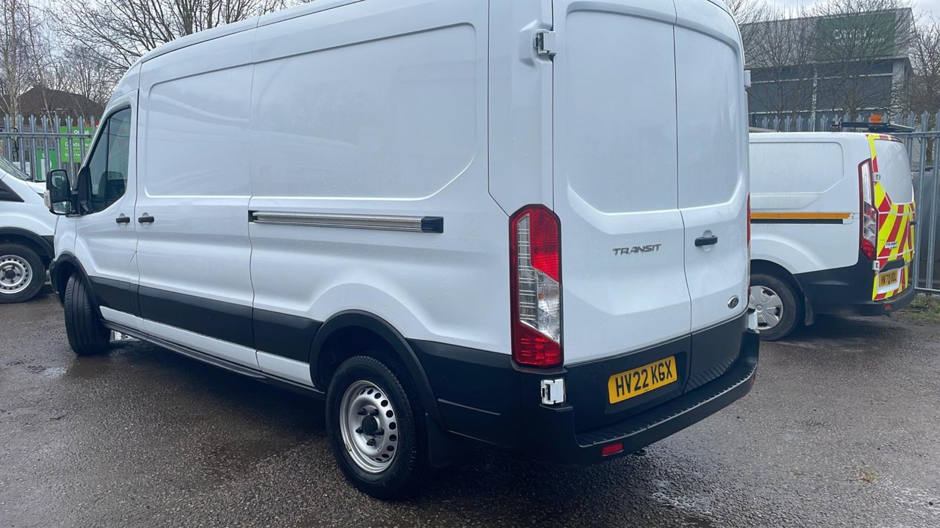2022 22 PLATE FORD TRANSIT 350 LEADER ECO BLUE PANEL VAN - 24,186 WARRANTED MILES - FWD  - Image 3 of 9