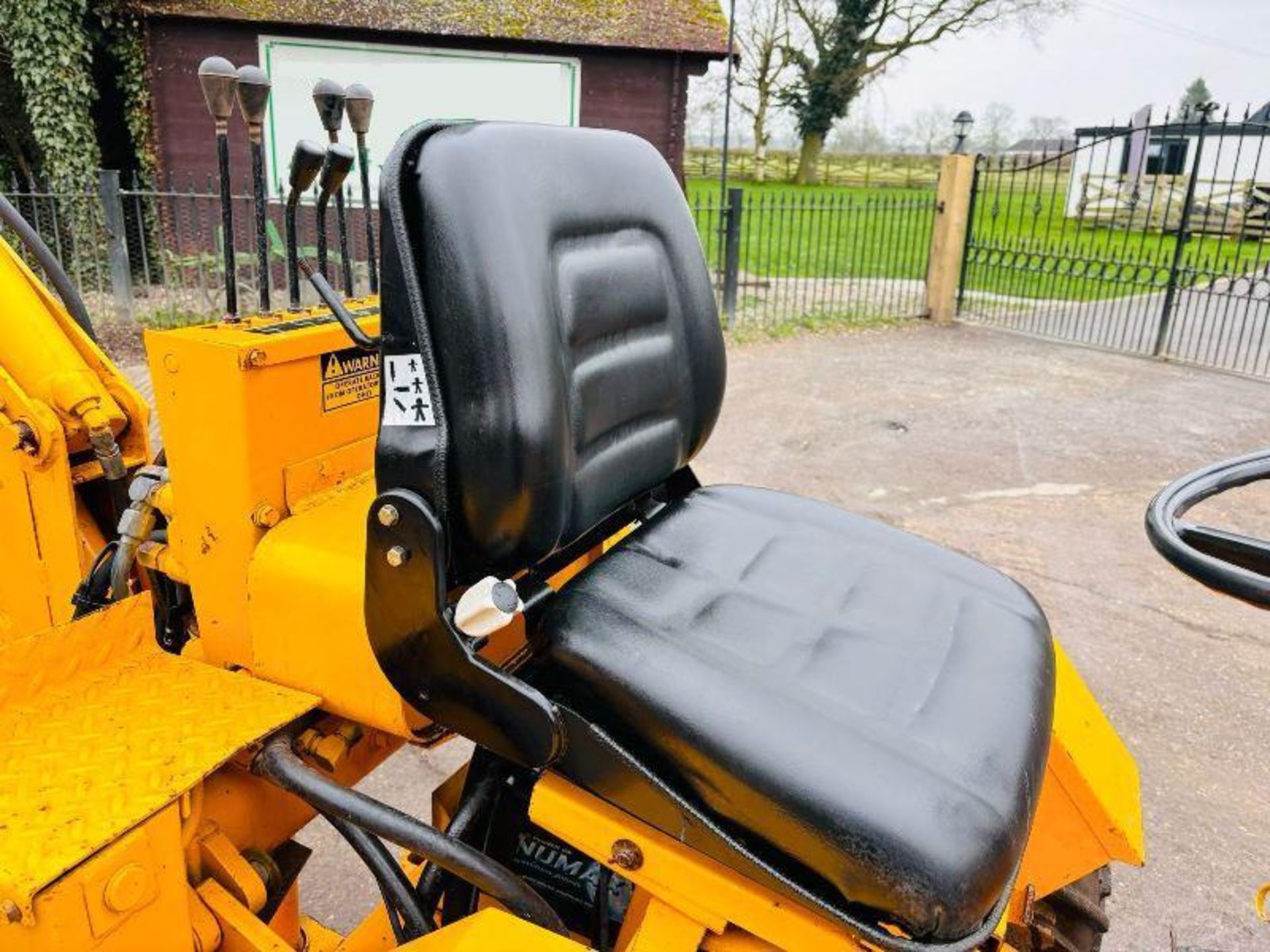 CASE 648 COMPACT BACKHOE DIGGER C/W 2 X BUCKETS - Bild 8 aus 16