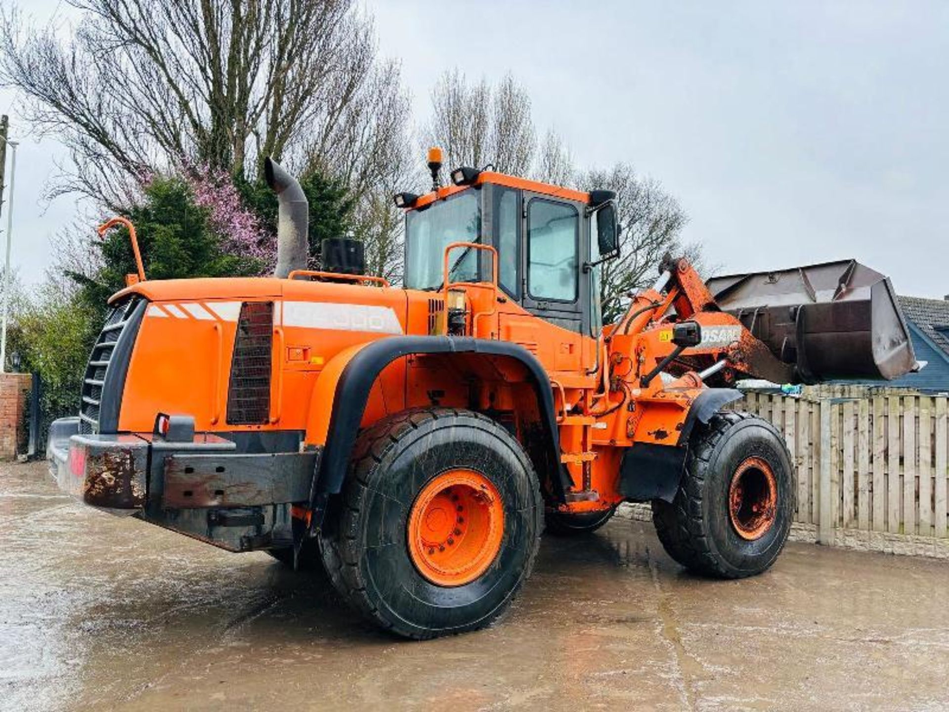 DOOSAN DL300 4WD LOADING SHOVEL *YEAR 2011* C/W REVERSE CAMERA - Image 4 of 18