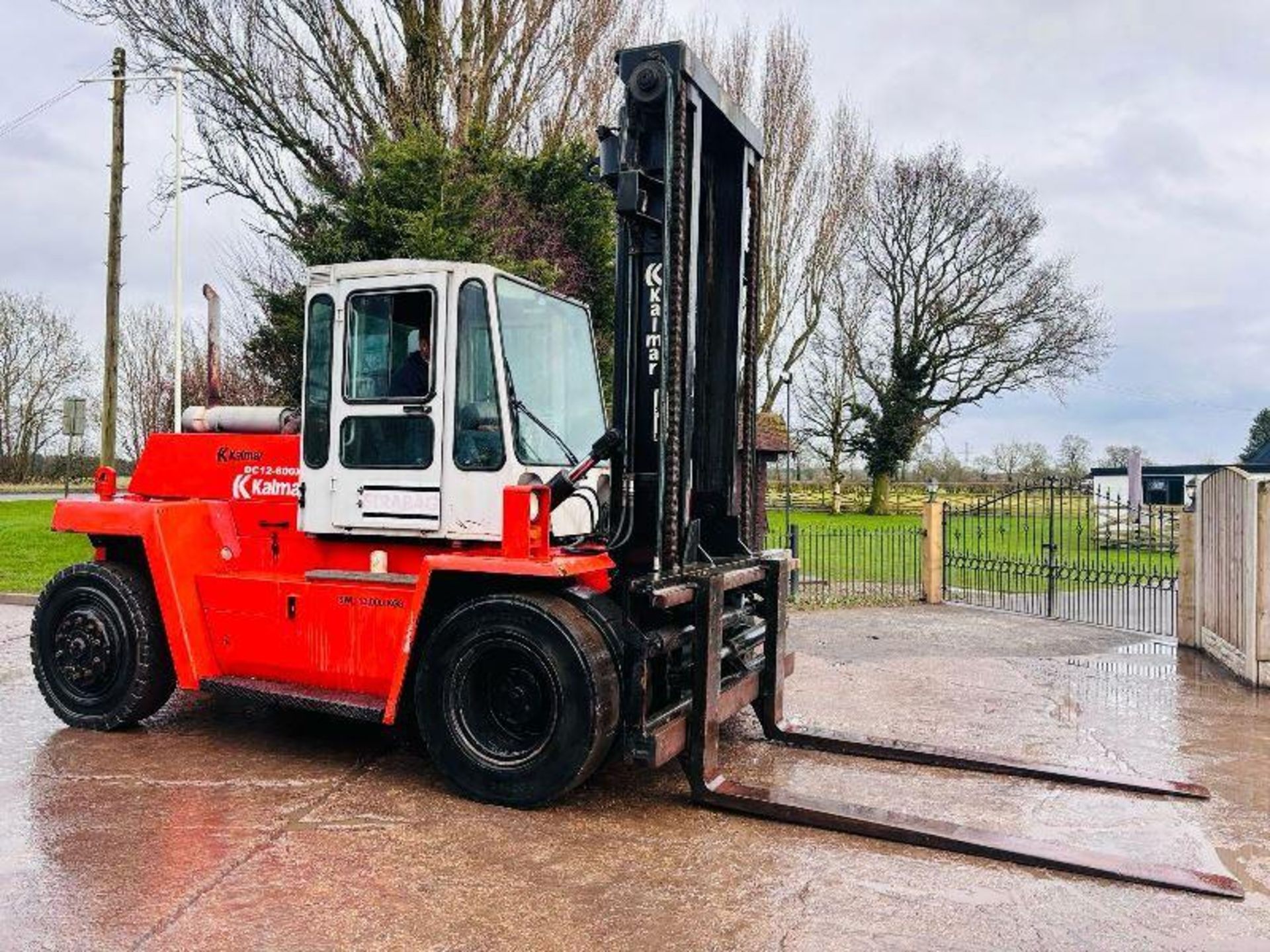 KALMAR DC12-600XL 12 TON FORKLIFT C/W TINE POSITIONER & SIDE SHIFT