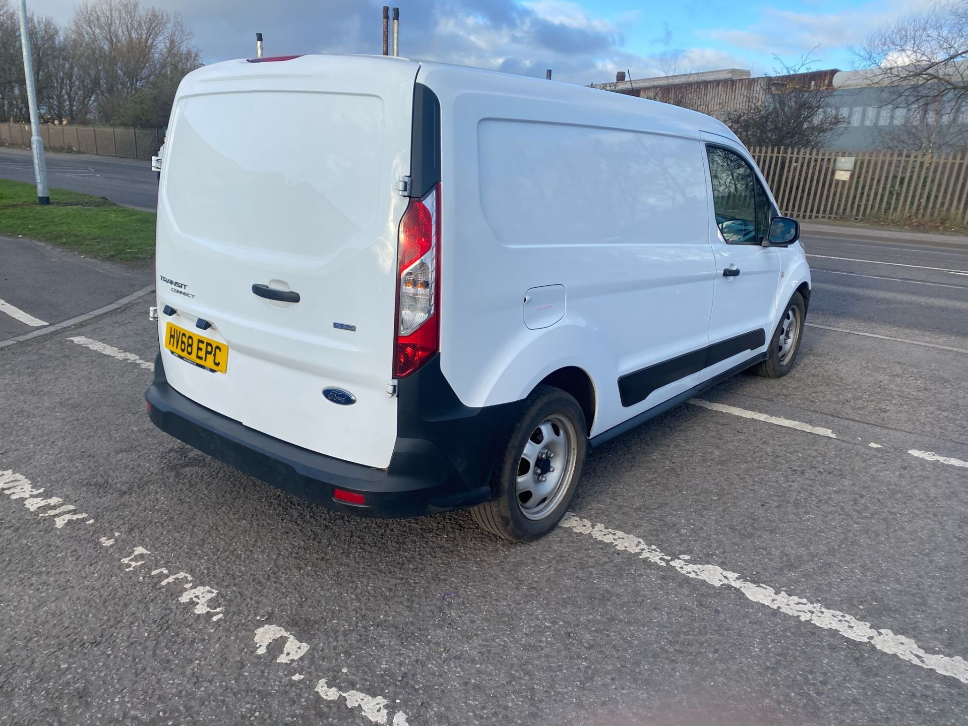 2018 68 FORD TRANSIT CONNECT L2 LWB PANEL VAN - 90K MILES - EURO 6 - 6 SPEED - PLY LINED - Image 11 of 12