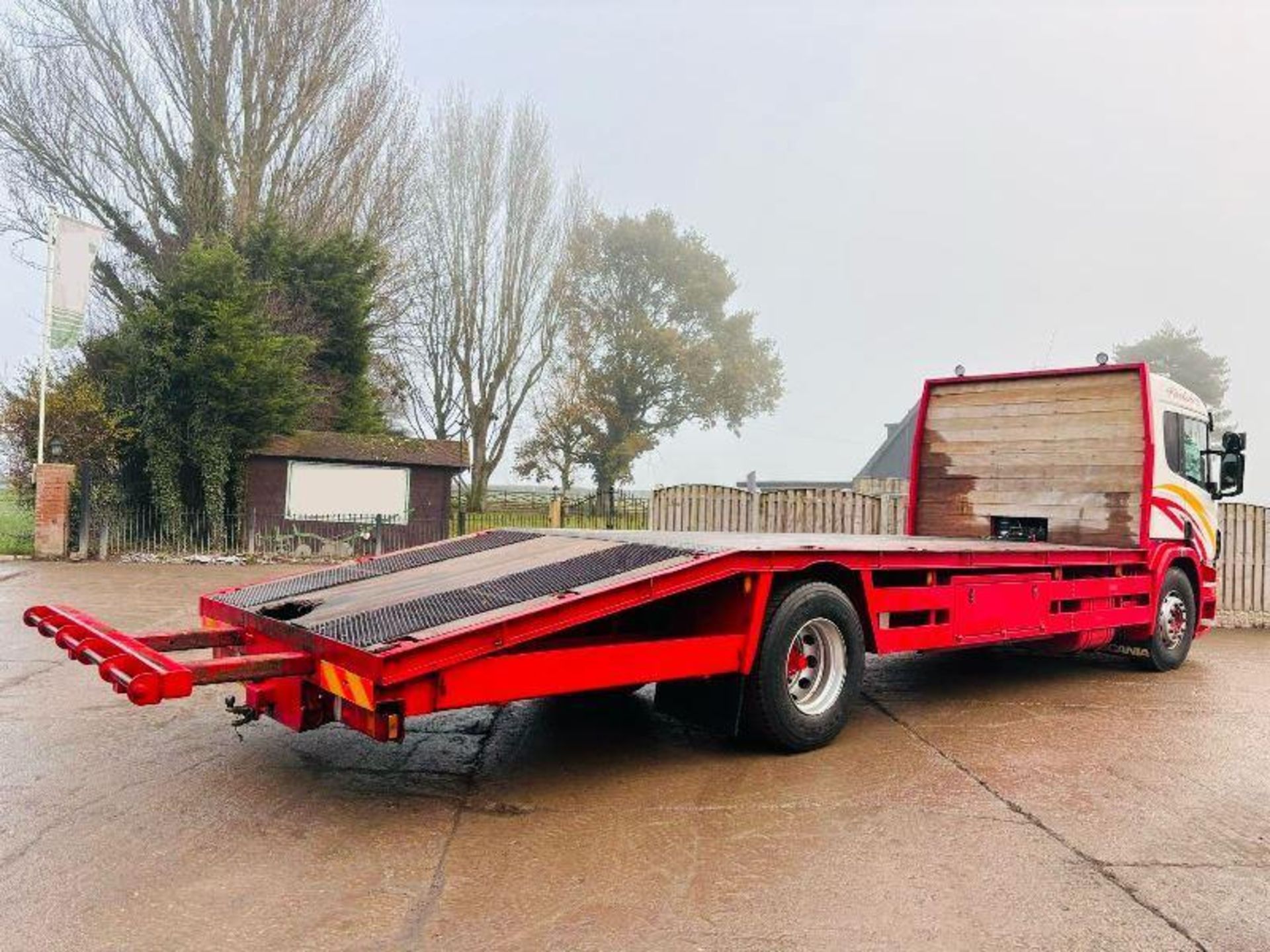 SCANIA P230 4X2 BEAVER TAIL LORRY C/W MANUAL GEAR BOX & WINCH - Bild 2 aus 18