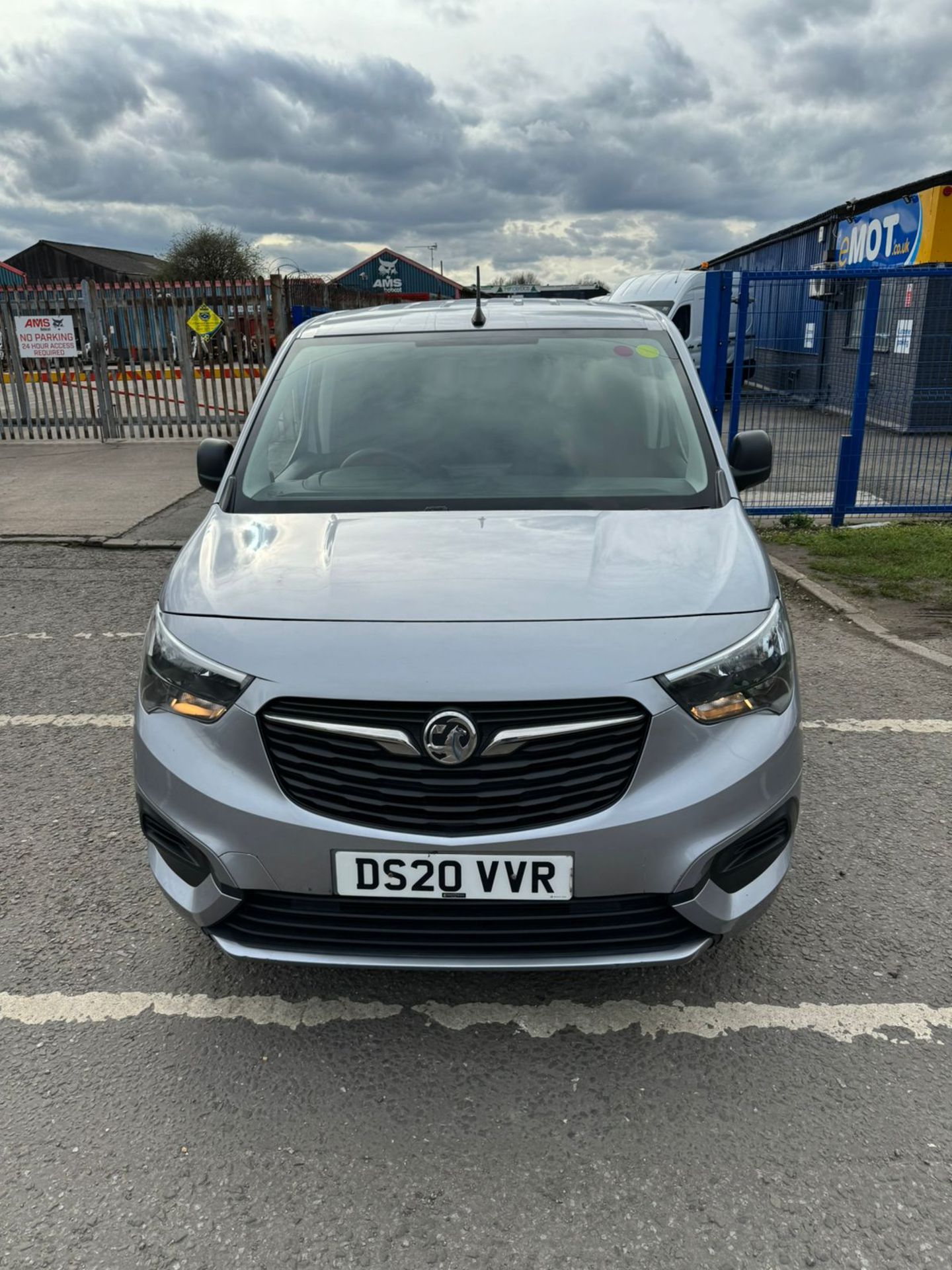 2020 20 VAUXHALL COMBO SPORTIVE PANEL VAN - 51K MILES - PLY LINED - AIR CON. - Image 4 of 11