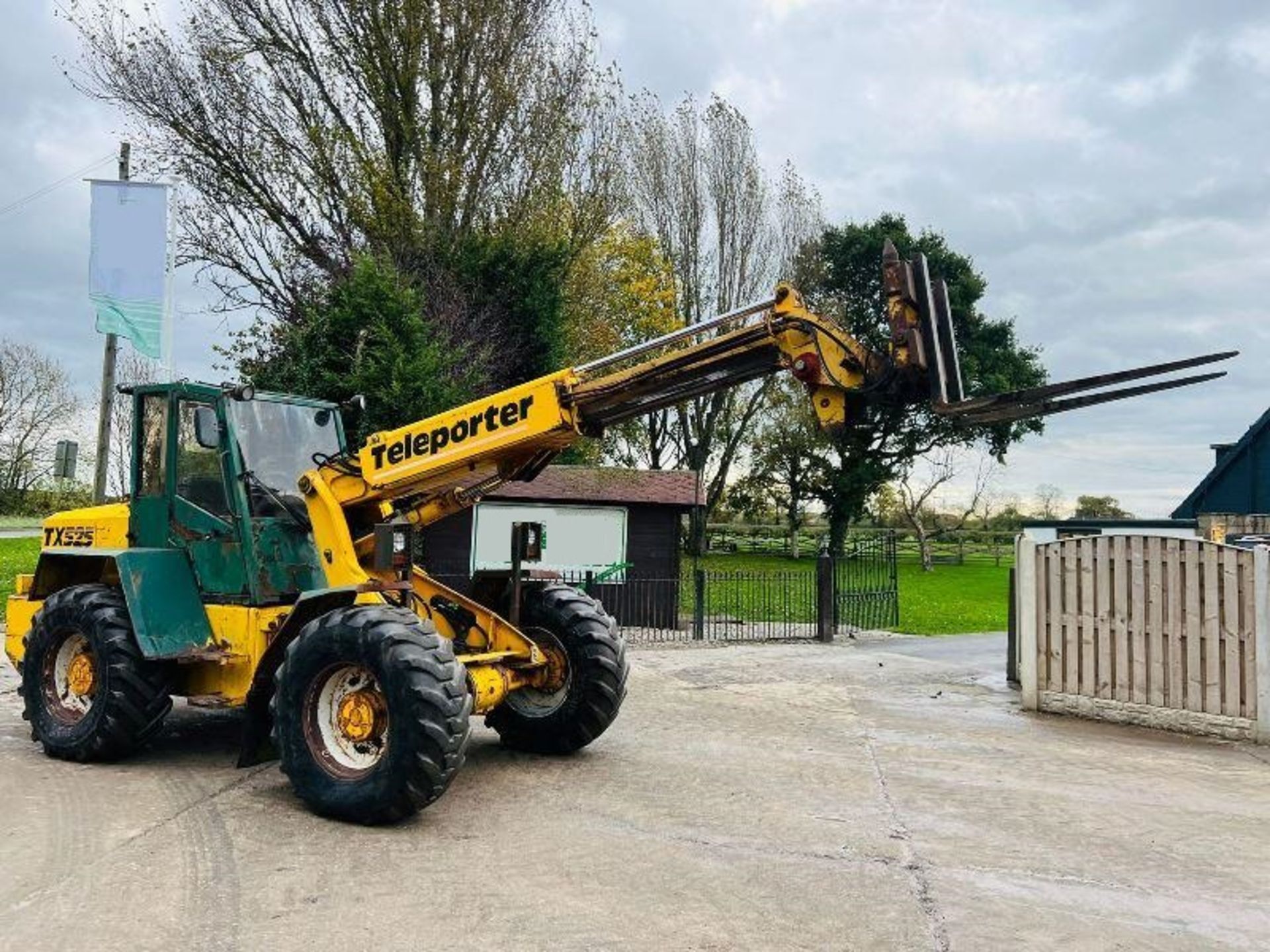 SANDERSON TX525 4WD TELEHANDLER C/W PIN AND CONE HEAD STOCK