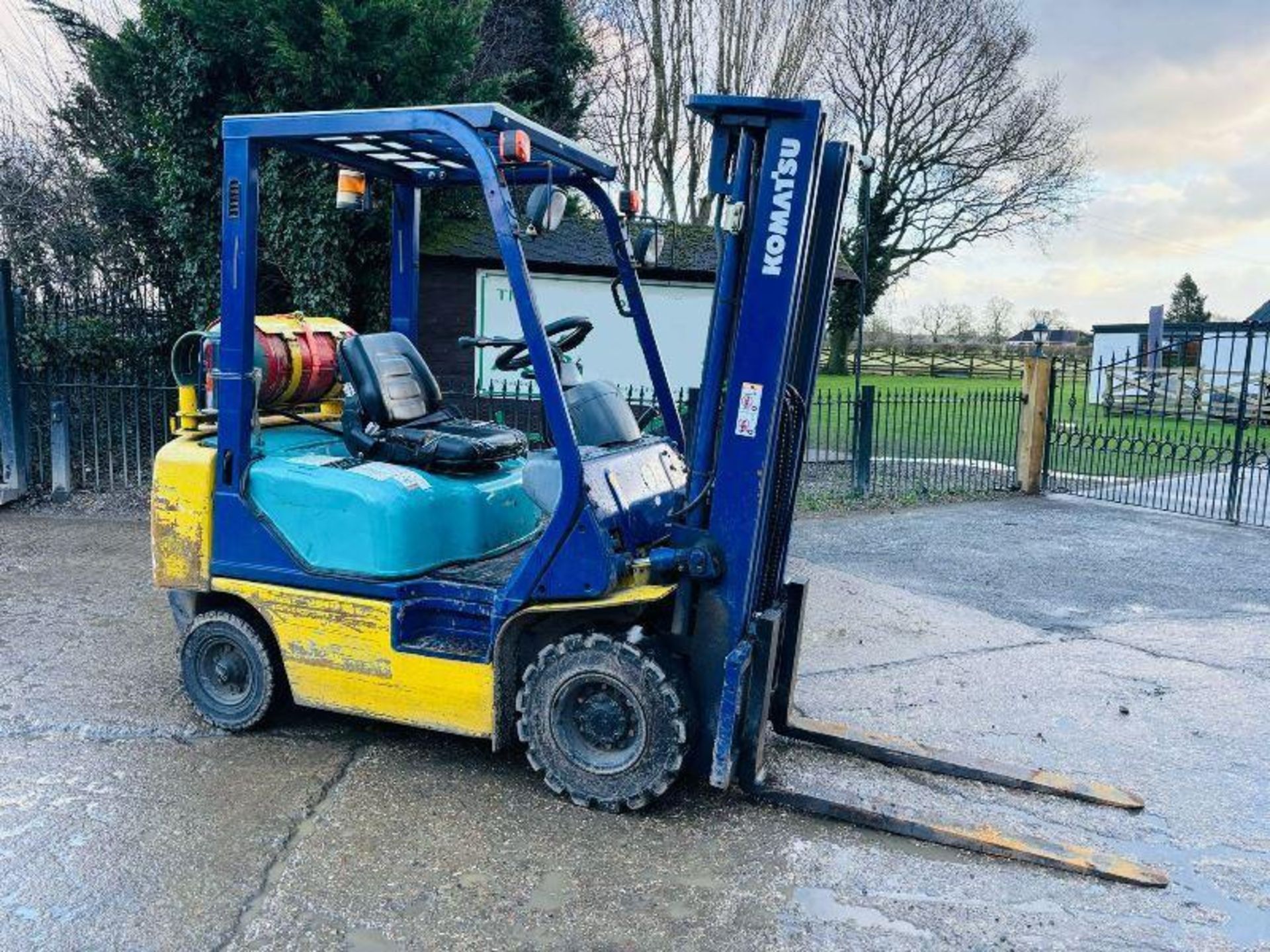 KOMATSU FG18HT-17 CONTAINER SPEC FORKLIFT C/W 3 STAGE MAST