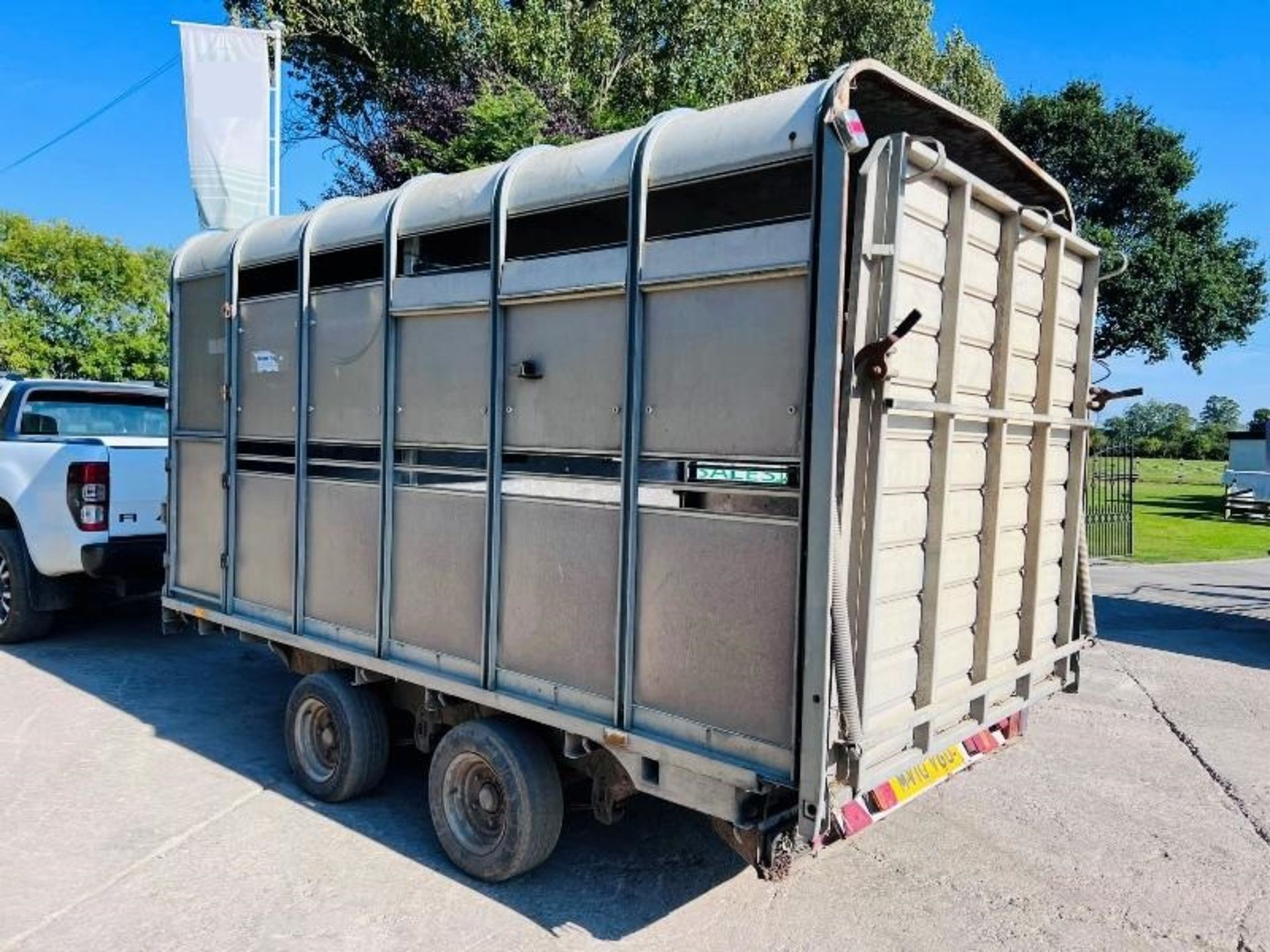 IFOR WILLIAMS TWIN AXLE CATTLE BOX C/W PARTIONING - Bild 5 aus 9