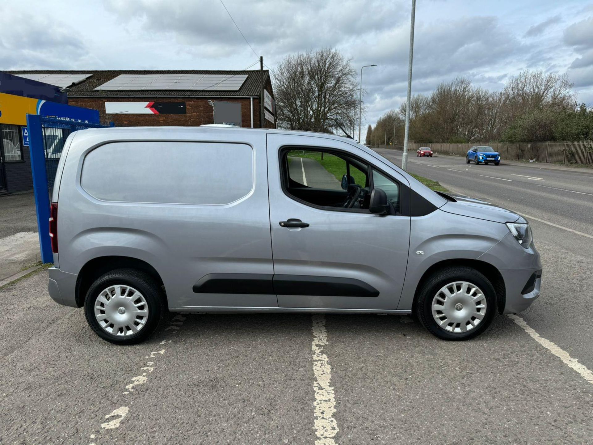 2020 20 VAUXHALL COMBO SPORTIVE PANEL VAN - 51K MILES - PLY LINED - AIR CON. - Image 8 of 11