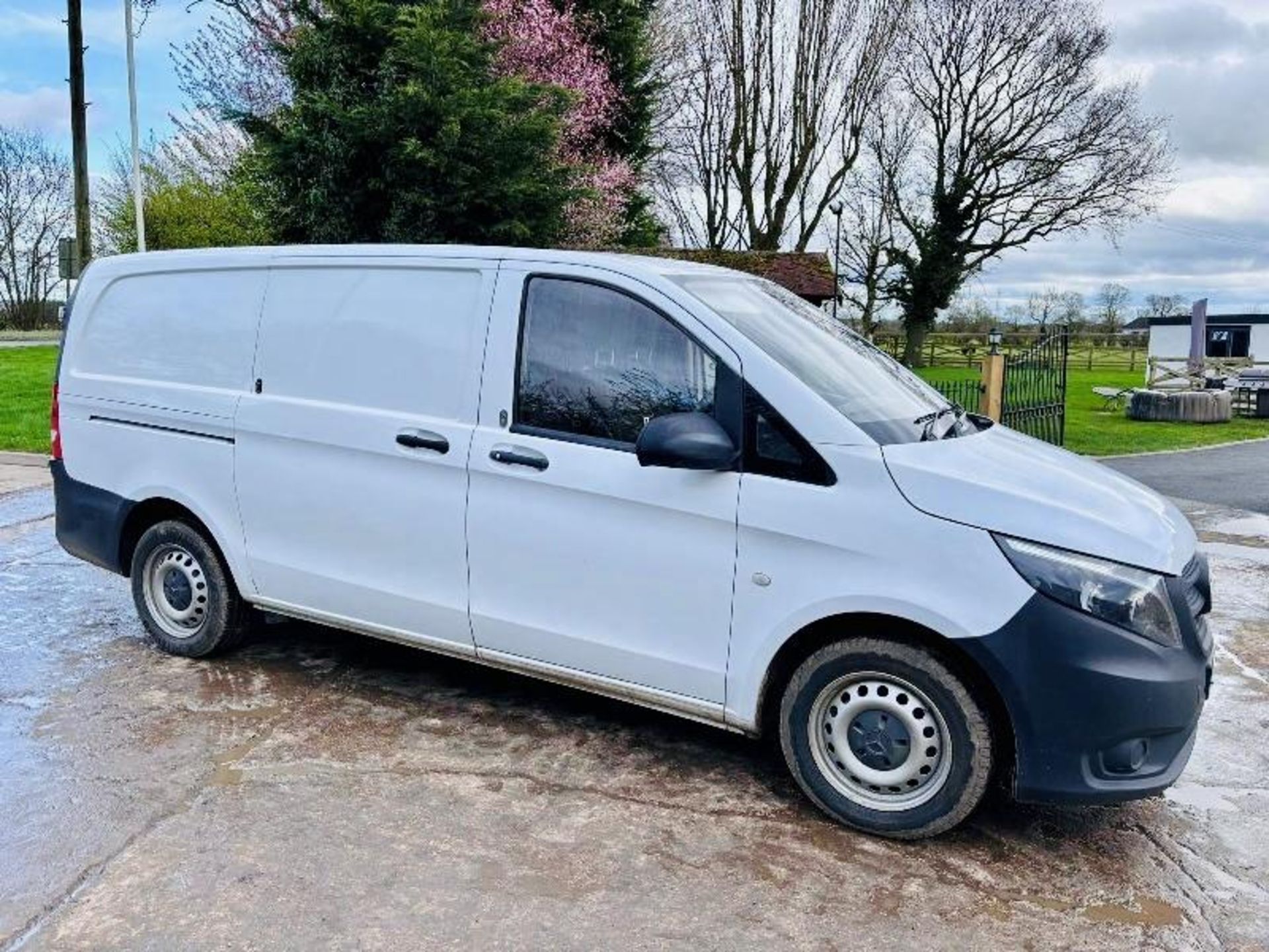 2018 MERCEDES VITO 109CDI VAN - ELECTRIC WINDOW - BULK HEAD - SIDE LOADING DOOR 