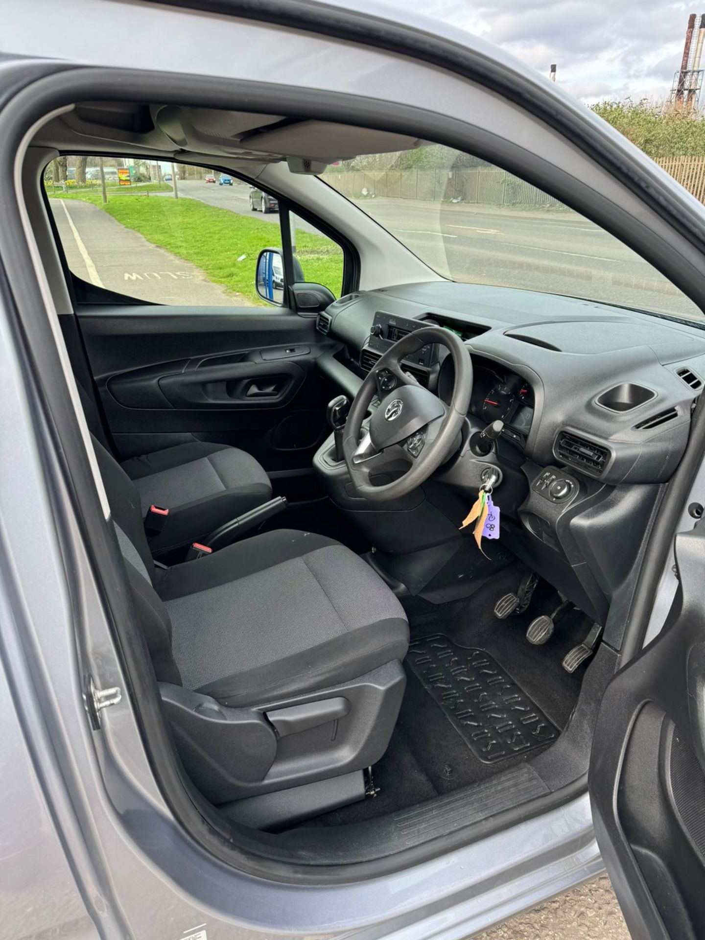 2020 20 VAUXHALL COMBO SPORTIVE PANEL VAN - 51K MILES - PLY LINED - AIR CON. - Image 6 of 11