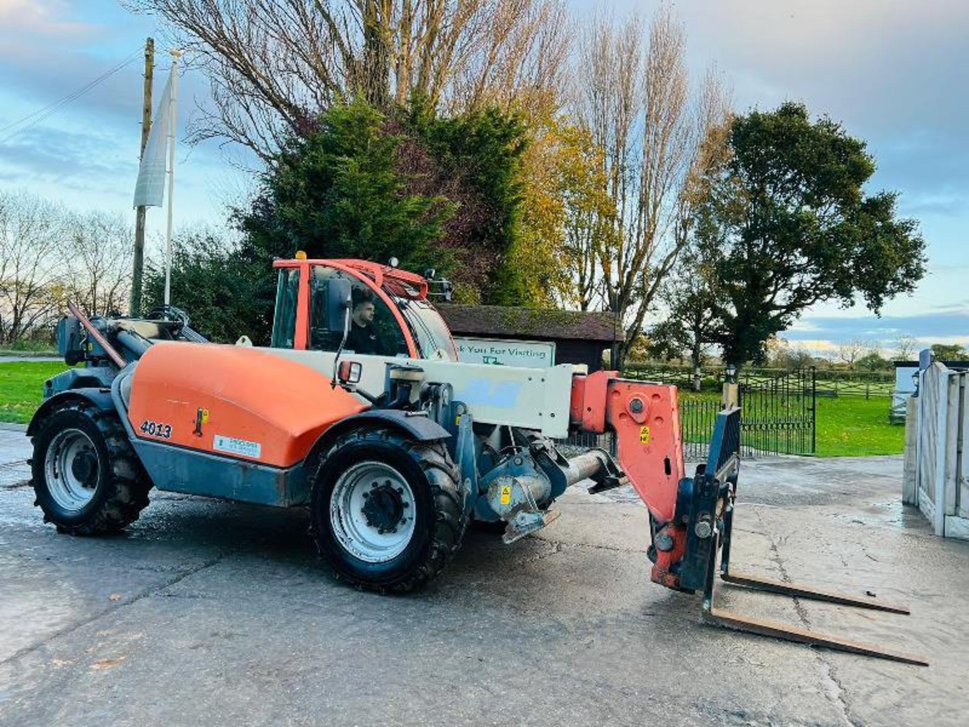 JLG 4013 4WD TELEHANDLER *13 METER REACH* C/W PALLET TINES - Bild 15 aus 19