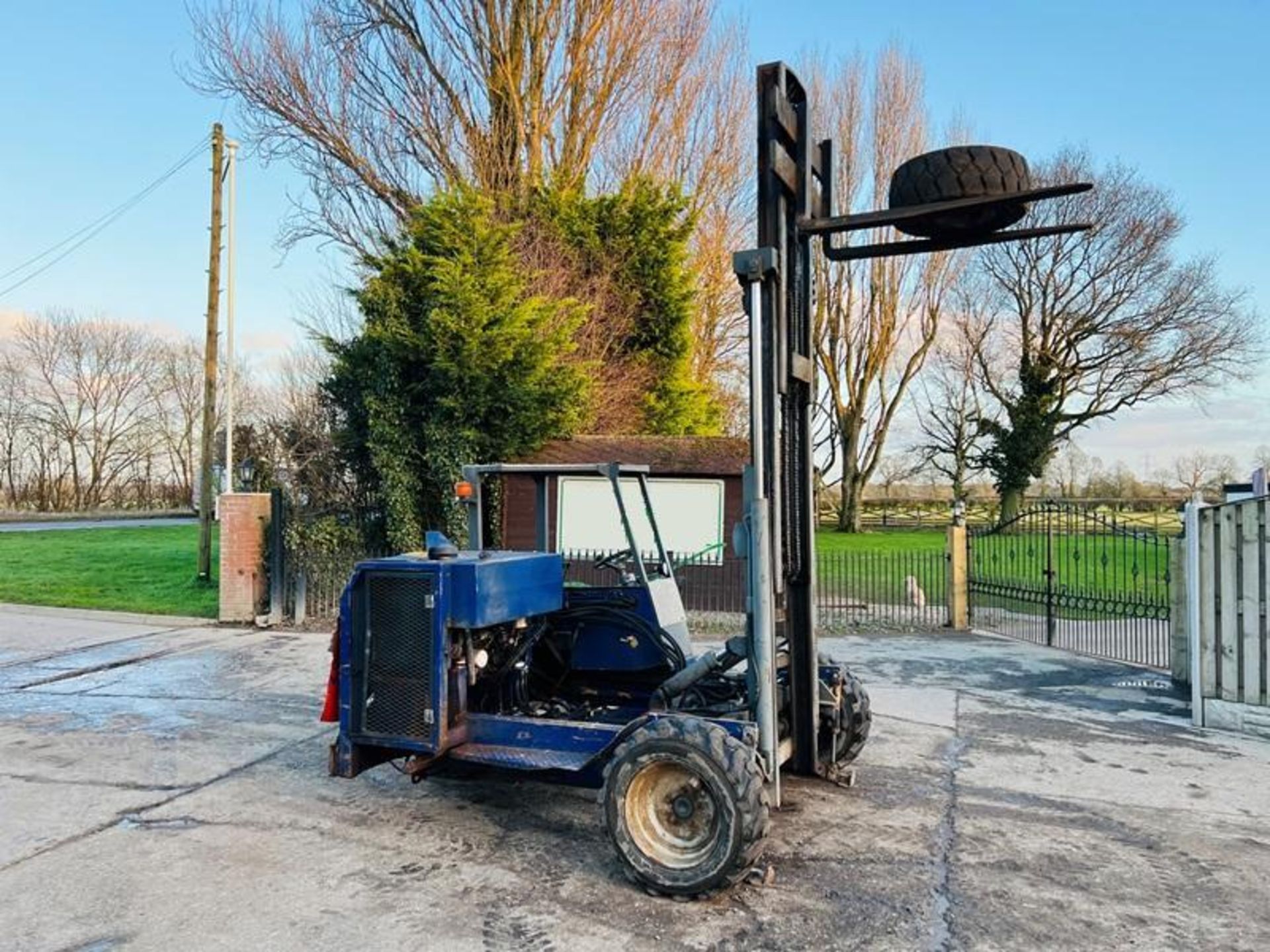 MOFFETT M2275 DIESEL FORKLIFT C/W SUPPORT LEGS & PUSH OUT BOOM - Image 2 of 14