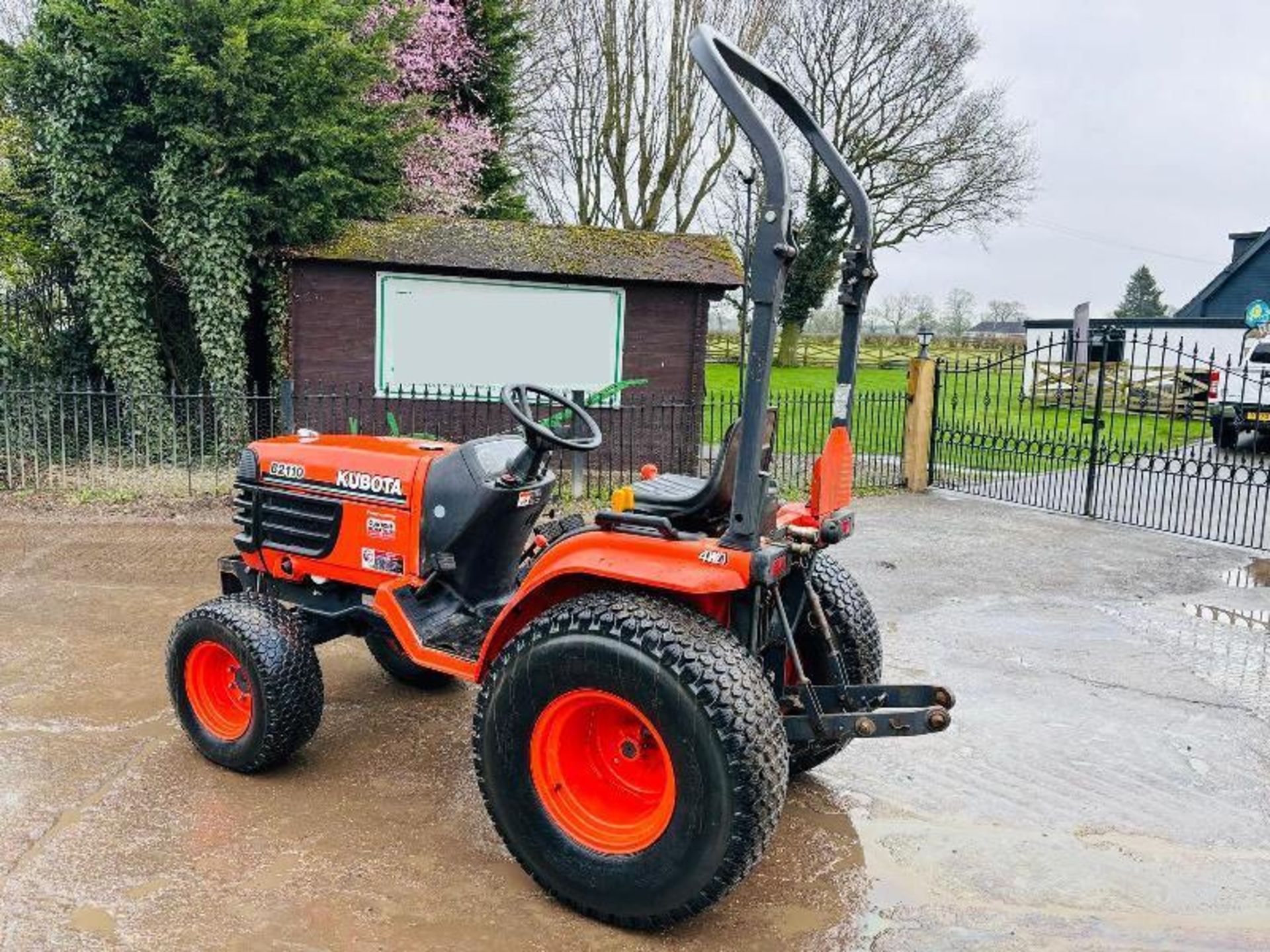 KUBOTA B2110 4WD TRACTOR C/W ROLE BAR - Image 5 of 15