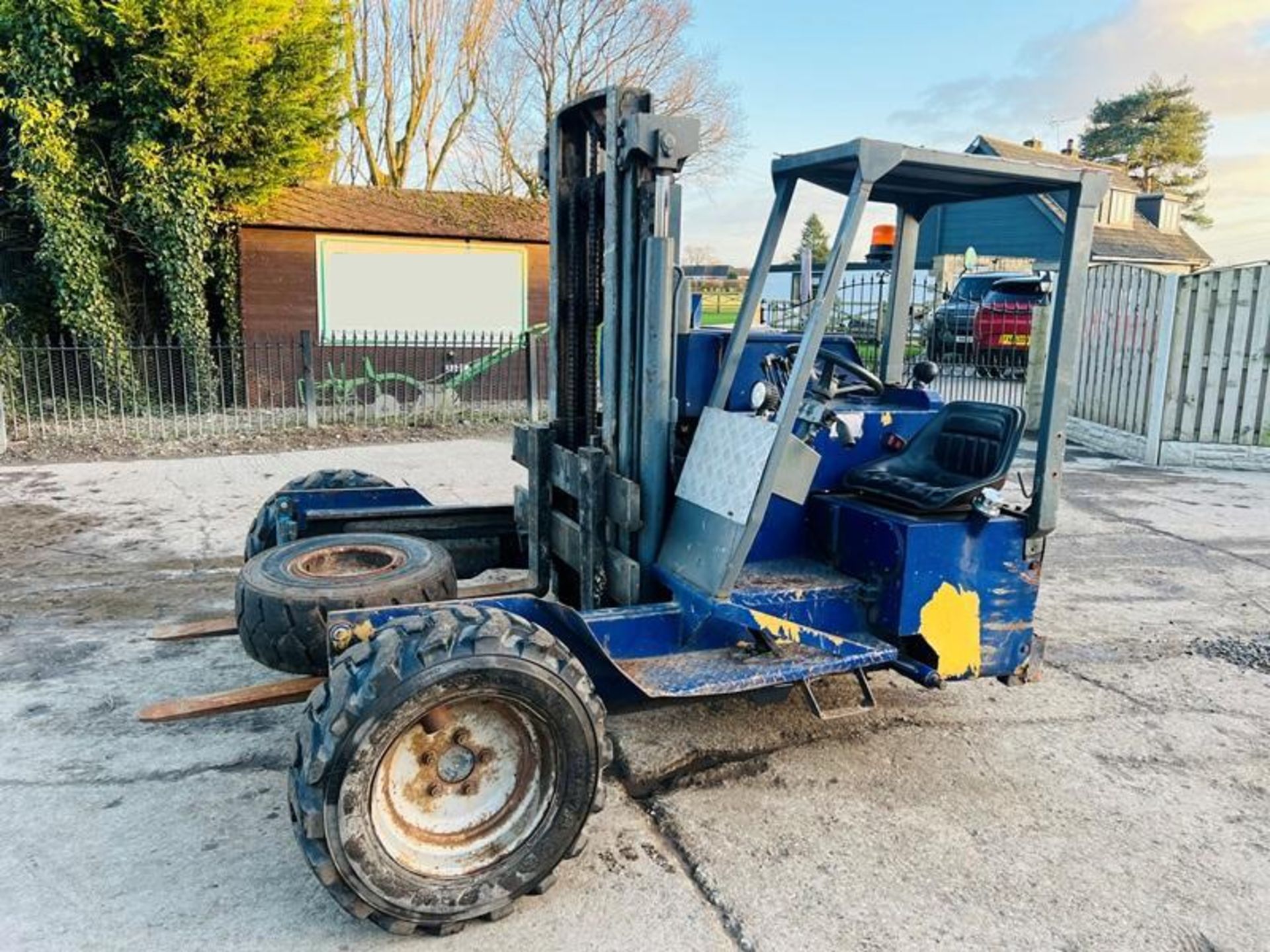 MOFFETT M2275 DIESEL FORKLIFT C/W SUPPORT LEGS & PUSH OUT BOOM - Image 7 of 14