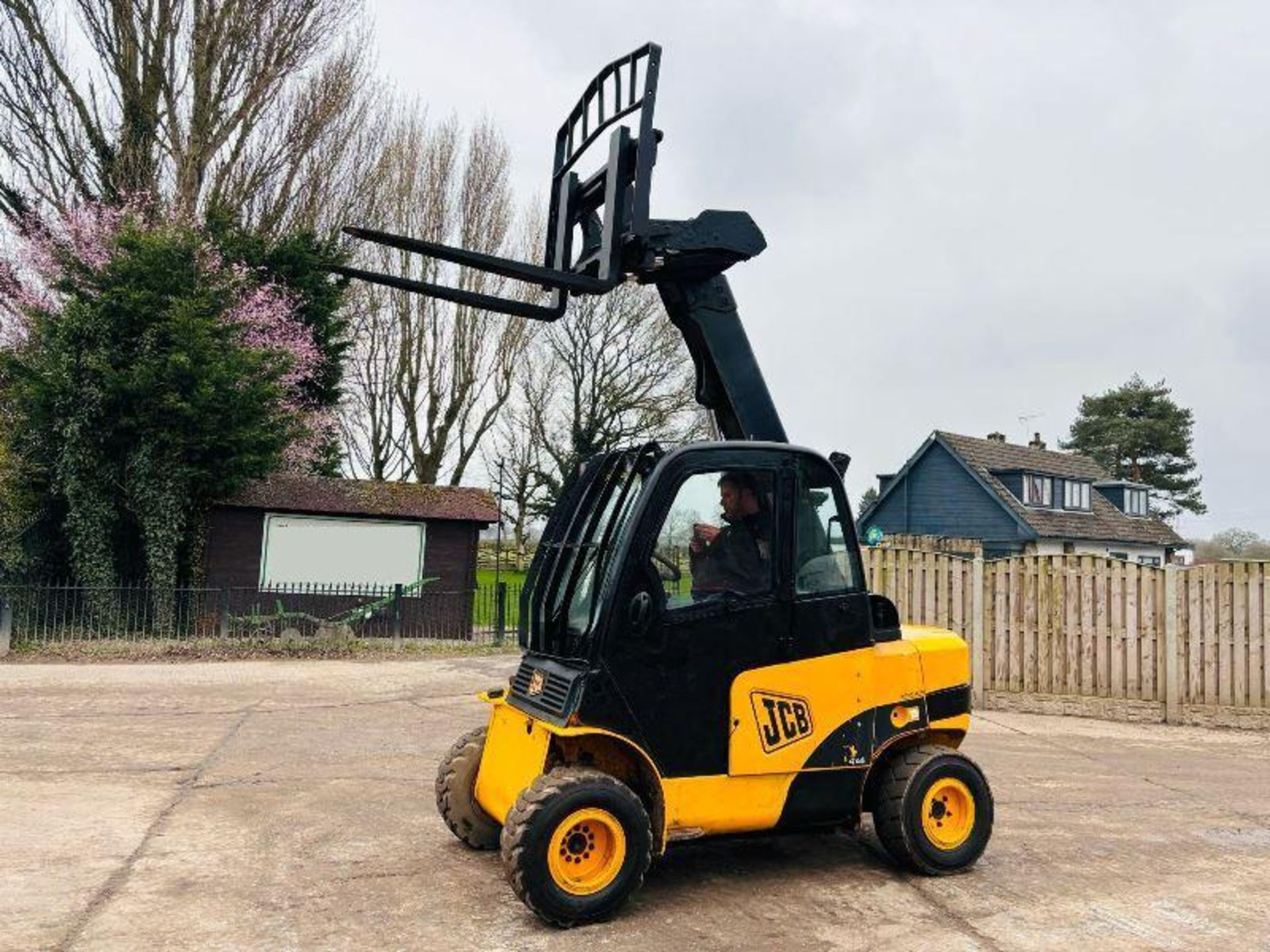 JCB TLT35D 4WD TELETRUCK *YEAR 2010* C/W PALLET TINES - Image 16 of 17