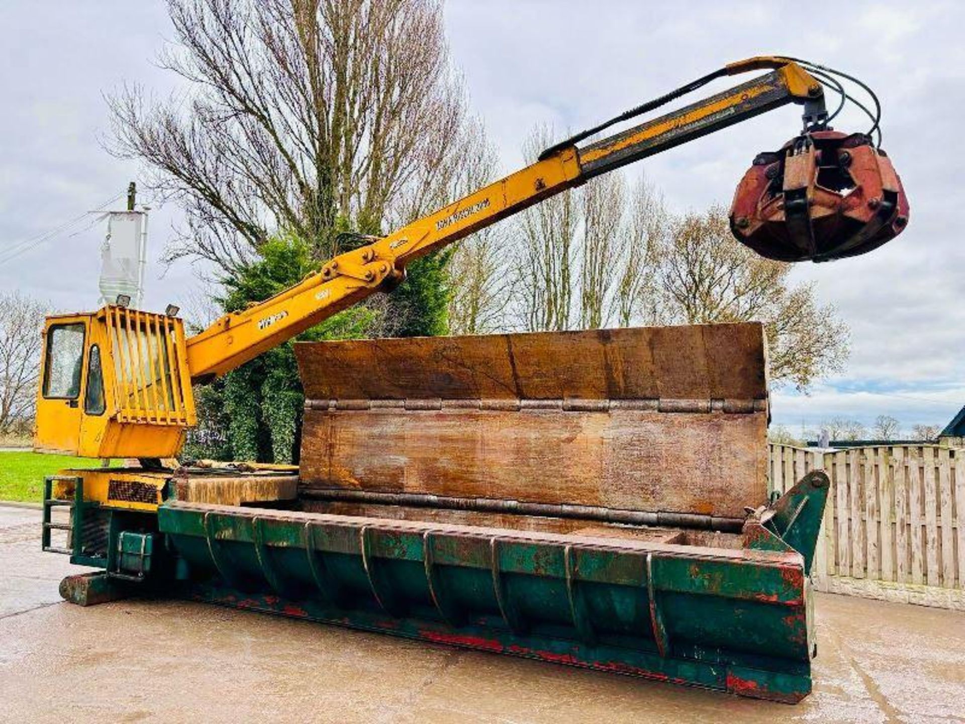 ECOMAC S4800G CAR BALER AND CRANE C/W ROLE ON ROLE OFF BODY