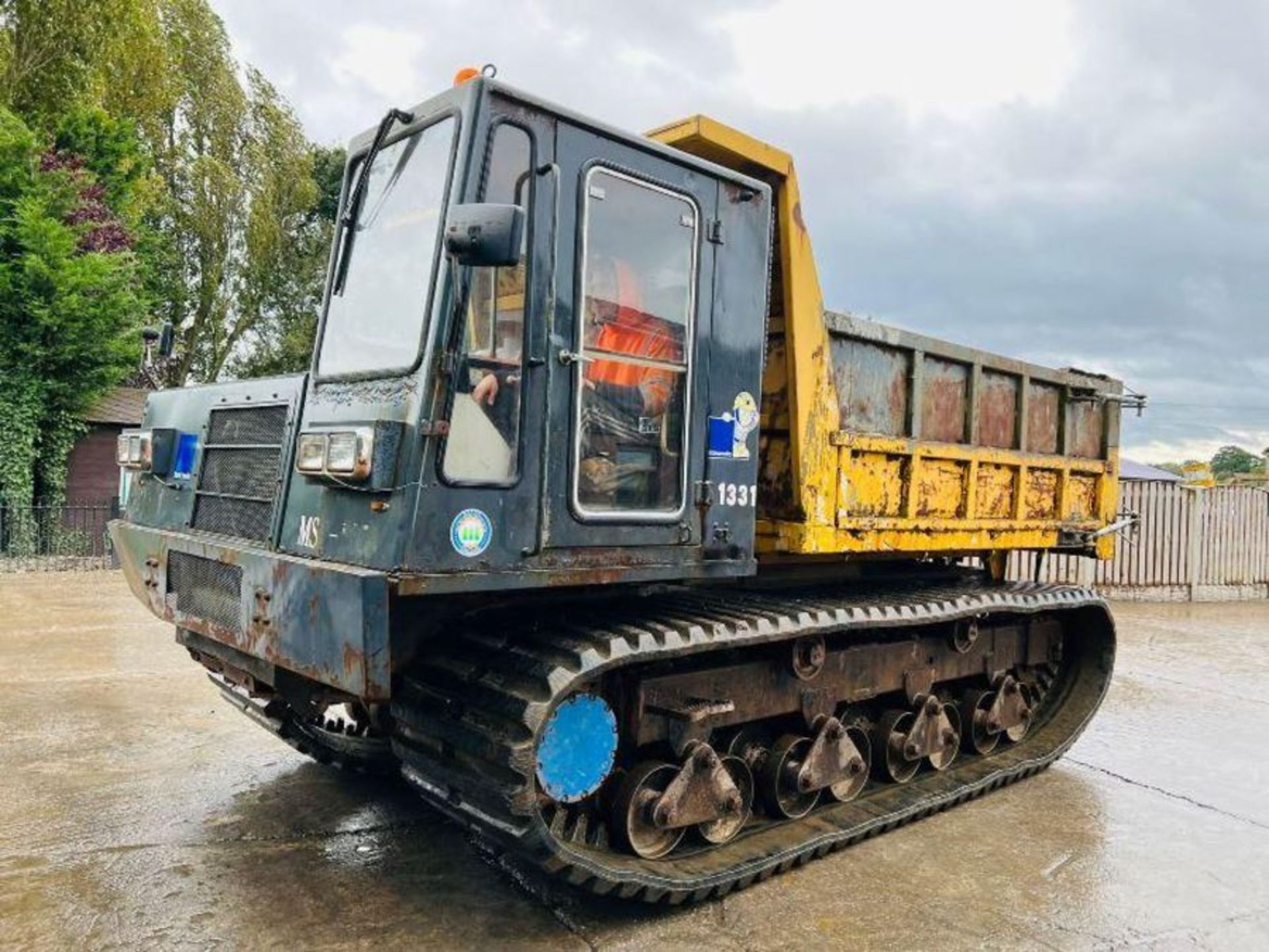 MOROOKA MST2000 TRACKED DUMPER C/W CONCRETE SHOOT & REVERSE CAMERA - RECENTLY SERVICED. - Image 9 of 13