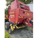 NEW HOLLAND 644 ROUND BALER