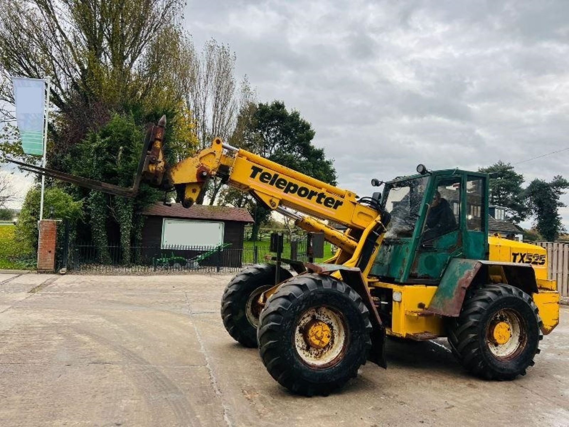 SANDERSON TX525 4WD TELEHANDLER C/W PIN AND CONE HEAD STOCK - Image 8 of 12