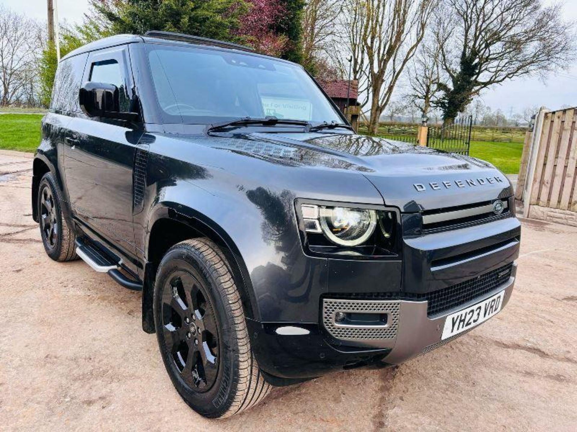 2023 LAND ROVER DEFENDER 90 XDYNAMIC S - 11074 MILES - C/W ELECTRIC TOW BAR  - Image 11 of 18