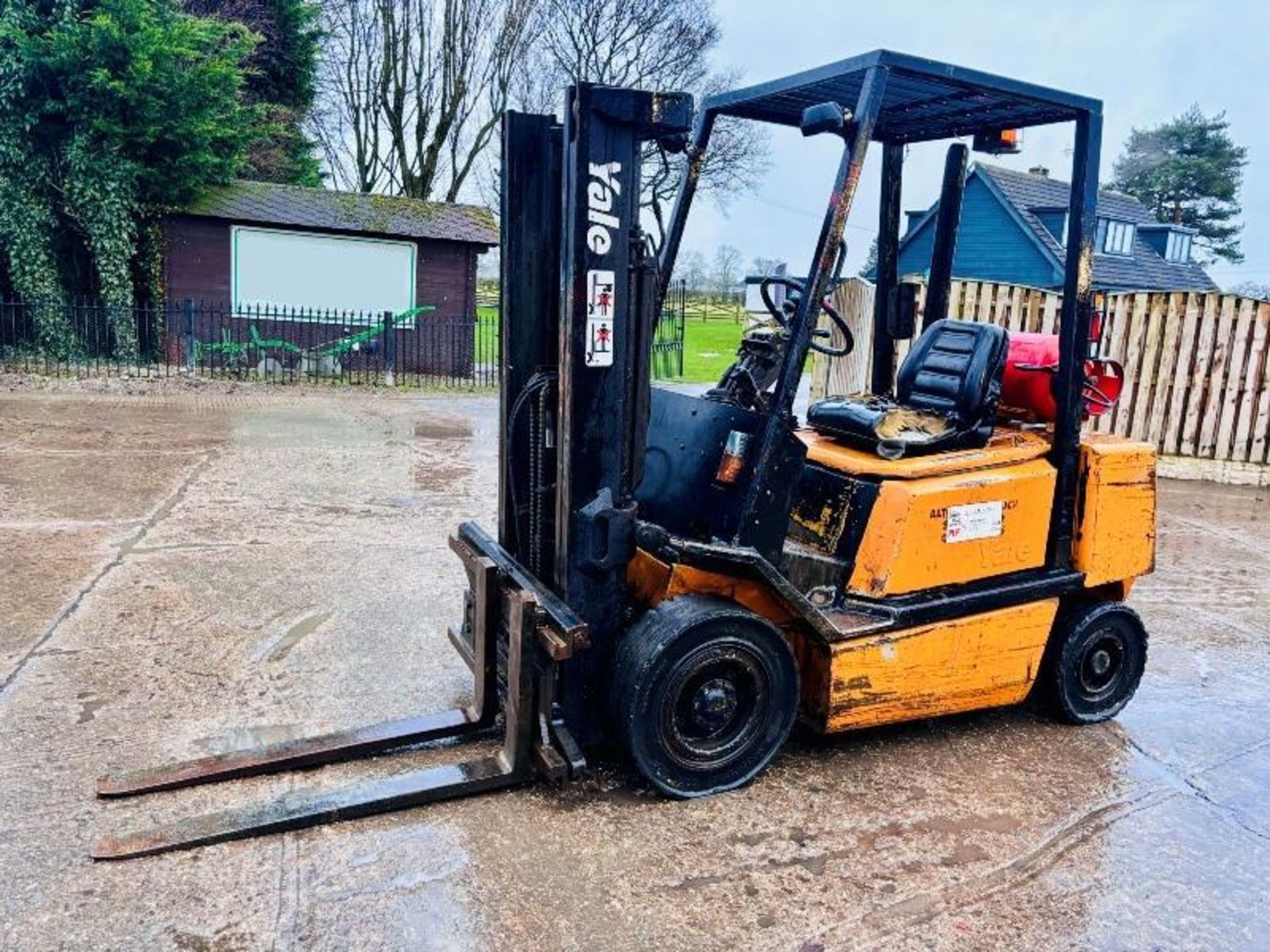 YALE GLP25RF FORKLIFT *CONTAINER SPEC* C/W SIDE SHIFT