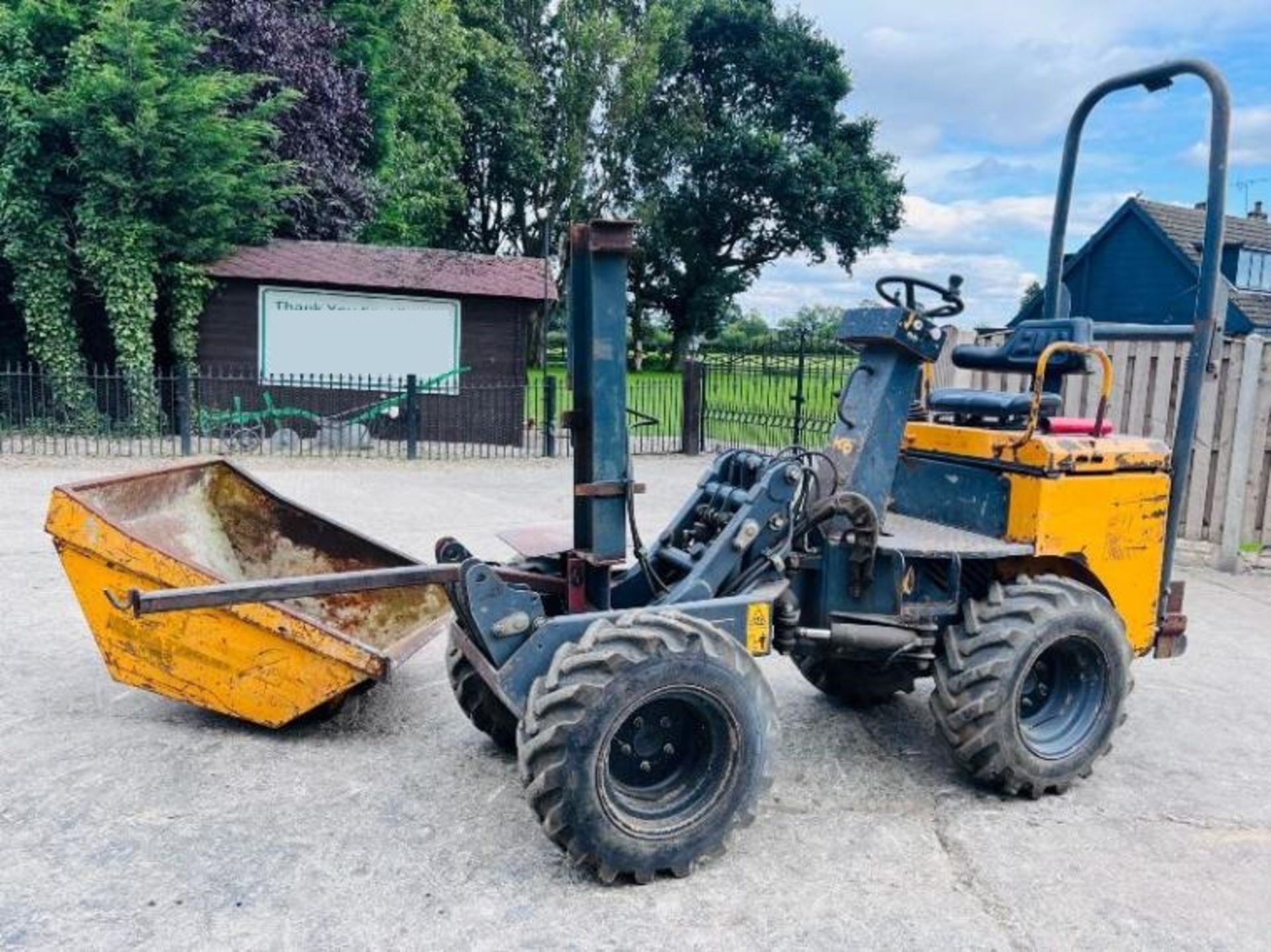 TEREX 4WD DUMPER *4 CYL KUBOTA ENGINE* C/W SKIP AND HYDRAULIC LOG SPLITTER