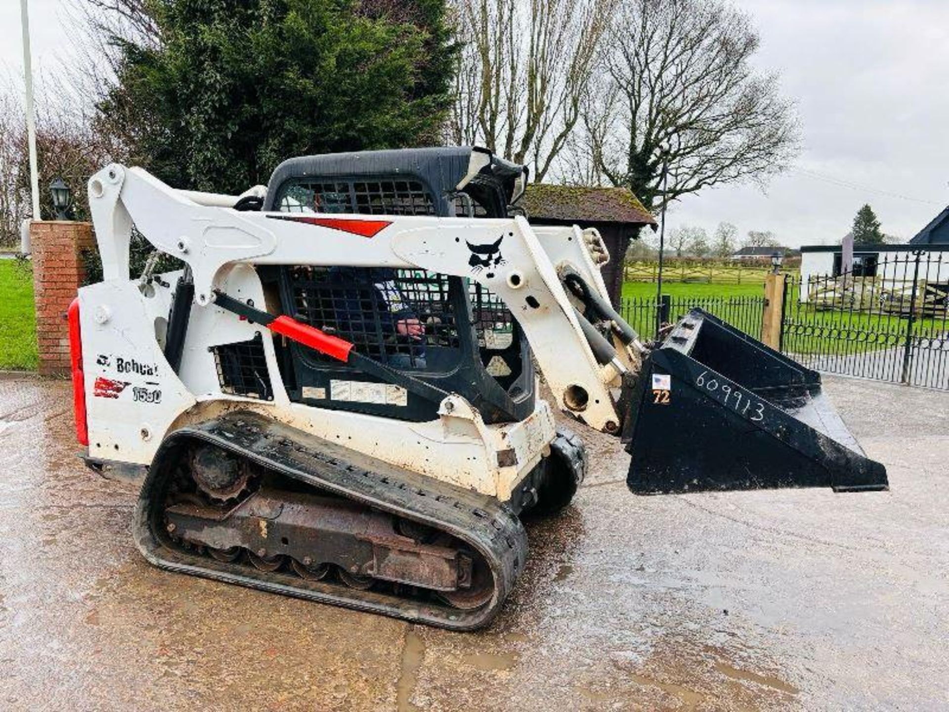 BOBCAT T590 TRACKED SKIDSTEER *YEAR 2019, 3554 HOURS* C/W BUCKET