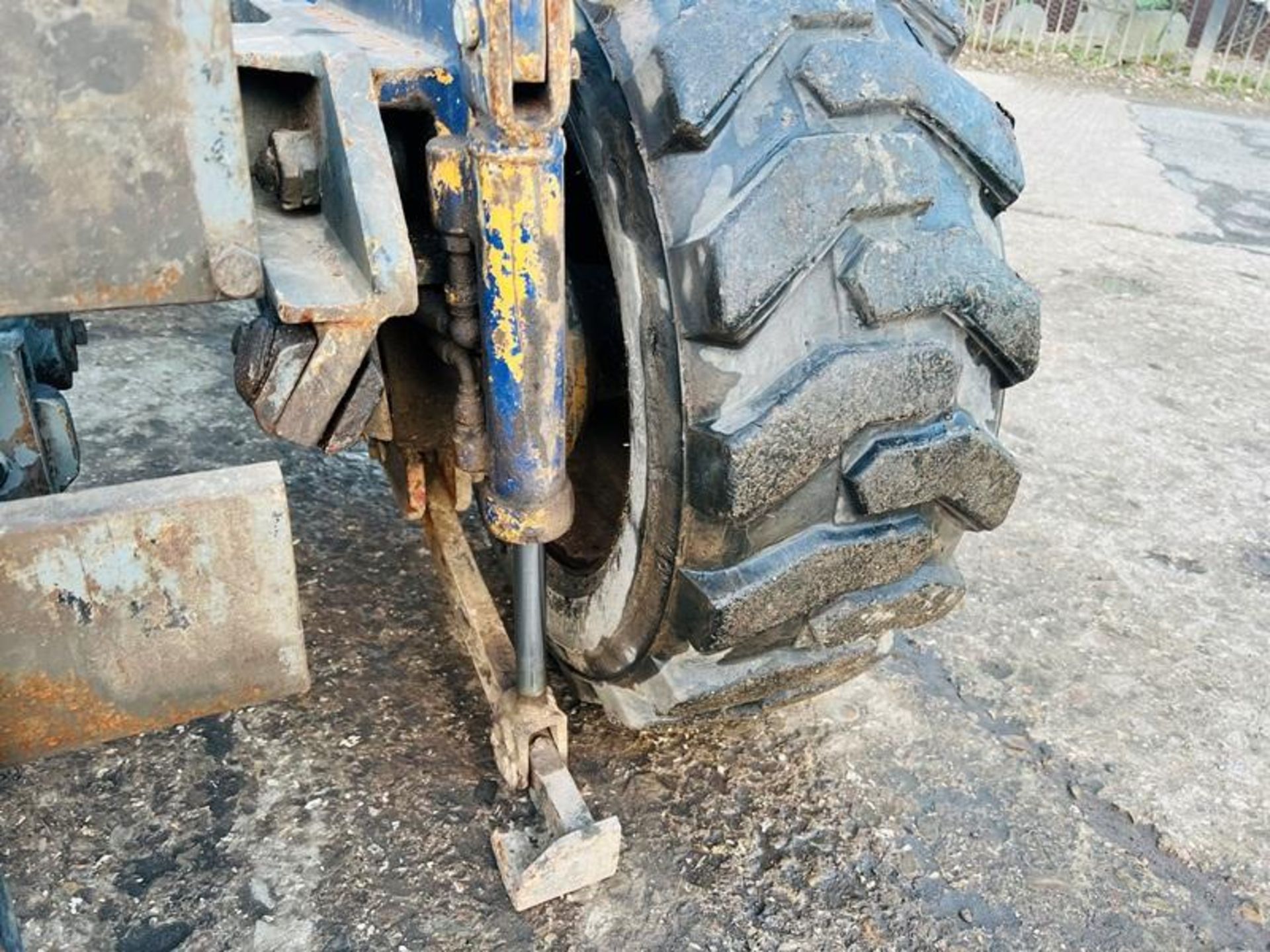 MOFFETT M2275 DIESEL FORKLIFT C/W SUPPORT LEGS & PUSH OUT BOOM - Image 4 of 14