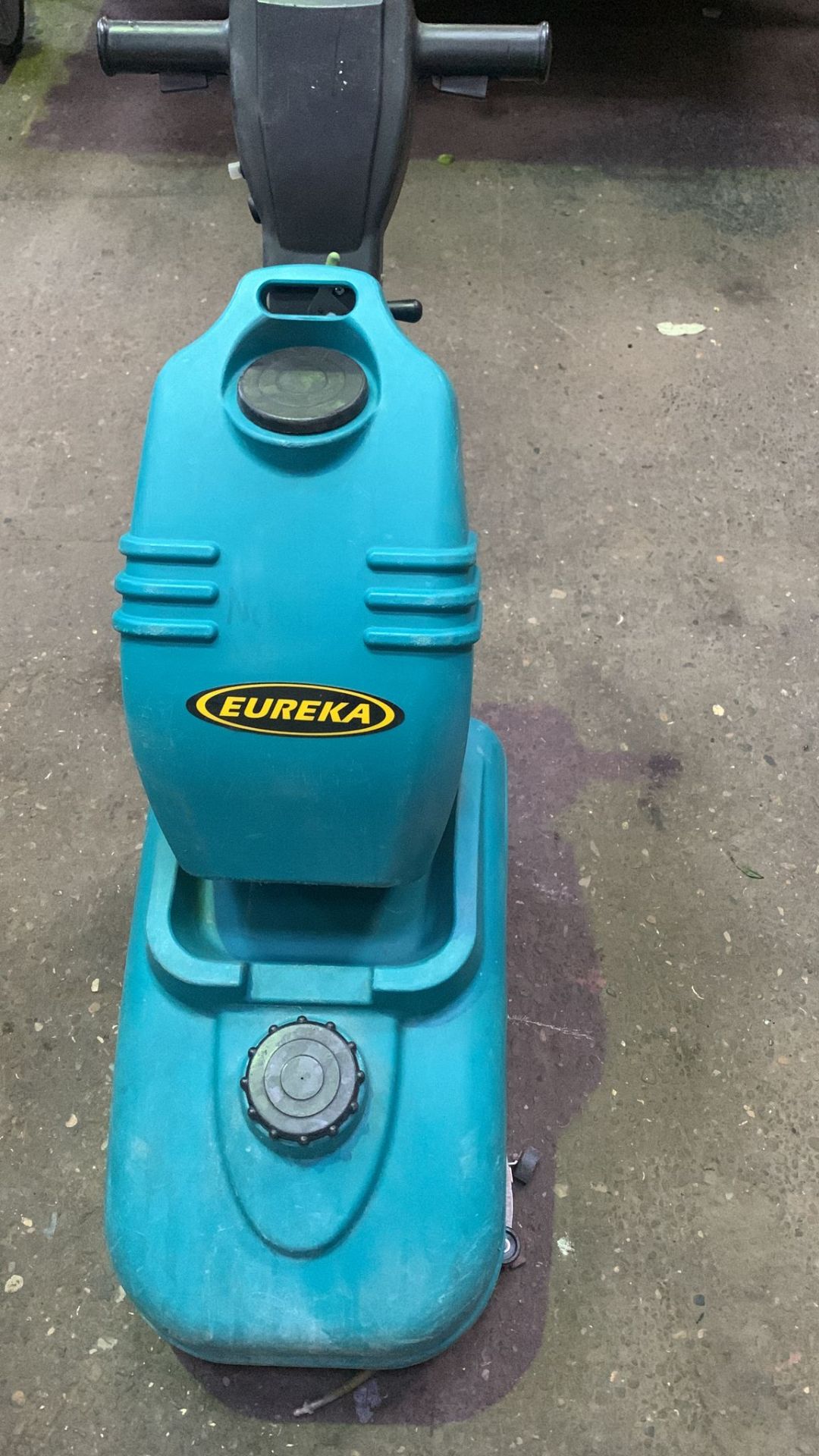 EUREKA E36 BATTERY SCRUBBER DRIER FLOOR CLEANING MACHINE SPARES AND REPAIRS SOME PARTS MISSING - Image 2 of 3