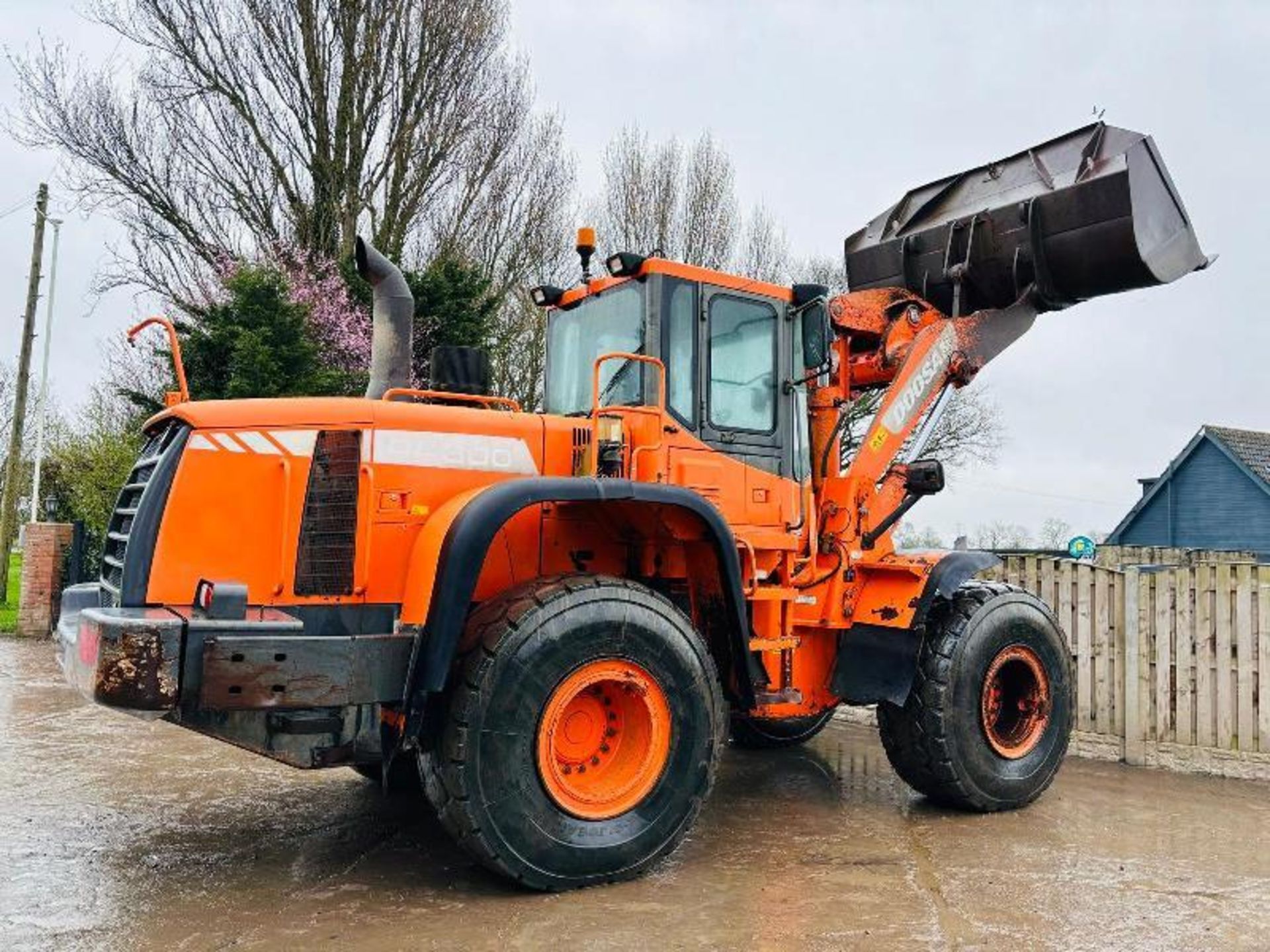 DOOSAN DL300 4WD LOADING SHOVEL *YEAR 2011* C/W REVERSE CAMERA - Image 11 of 18