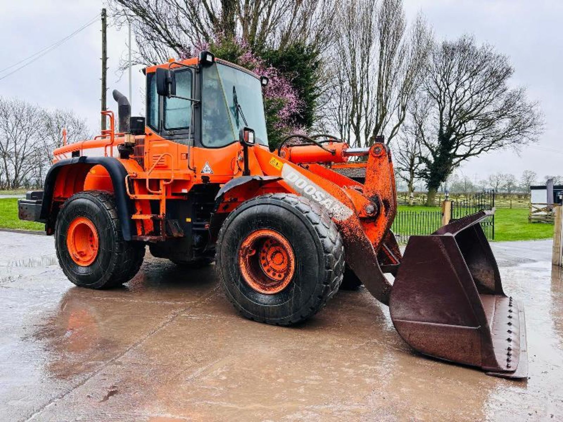 DOOSAN DL300 4WD LOADING SHOVEL *YEAR 2011* C/W REVERSE CAMERA - Image 7 of 18