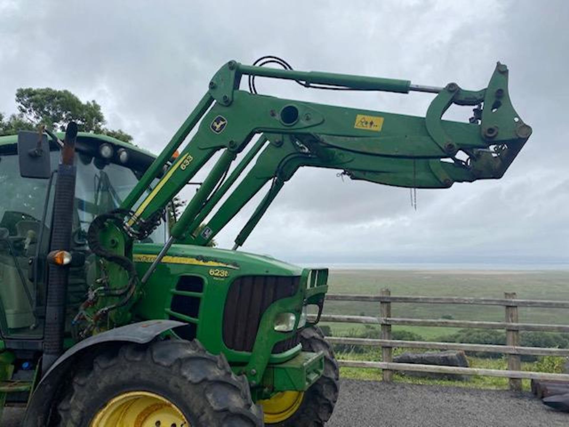 2010 JOHN DEERE 6320,PREMIUM LOADER TRACTOR - GENUINE HOURS - Image 3 of 6