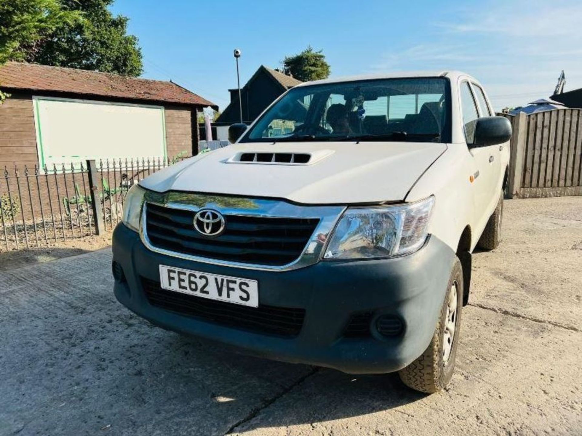 TOYOTA HILUX 2.5L DOUBLE CAB PICK UP *YEAR 2012* - Image 12 of 12