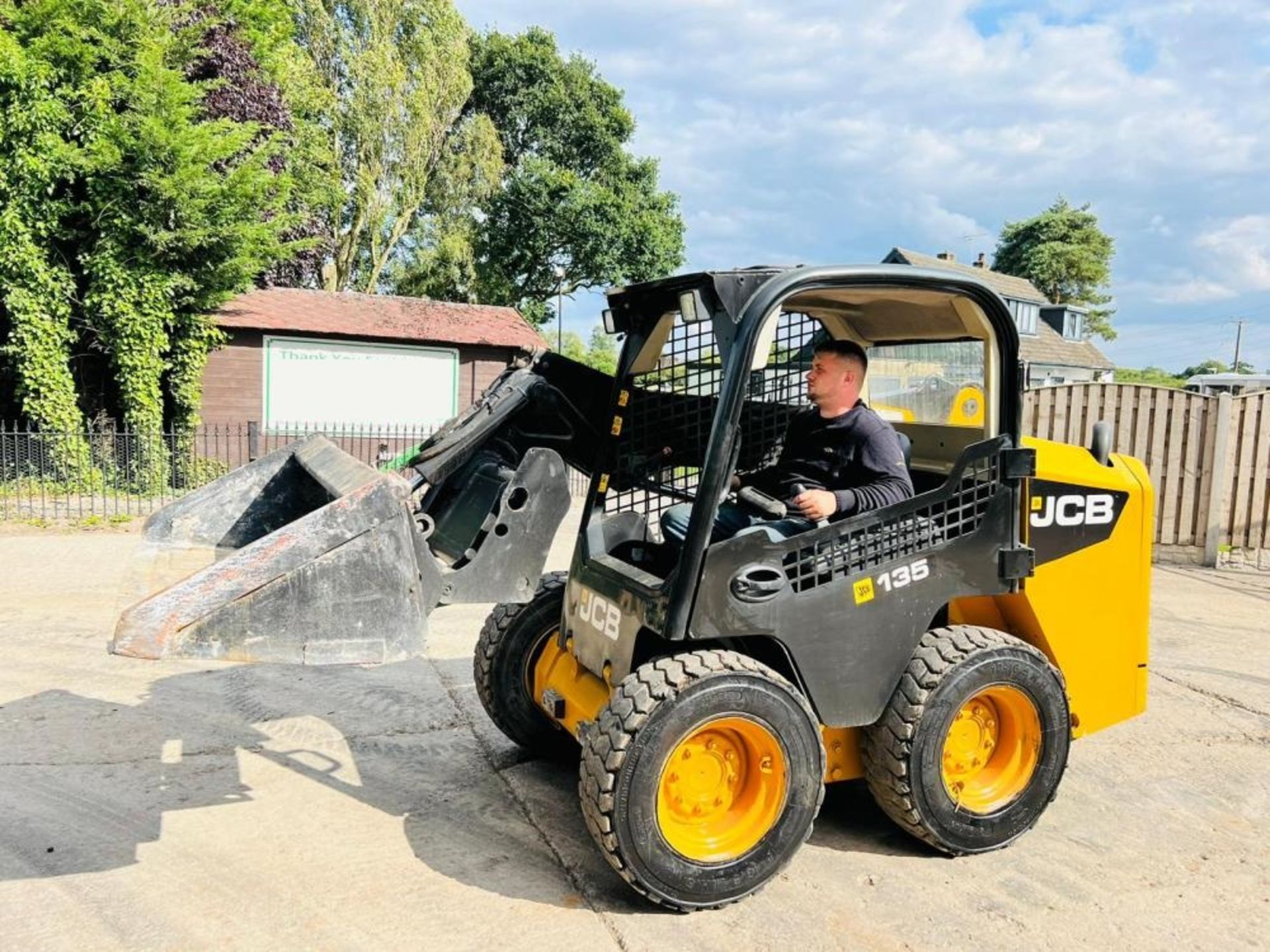 JCB 135 4WD SKIDSTEER * YEAR 2014 * C/W BUCKET - Image 9 of 11