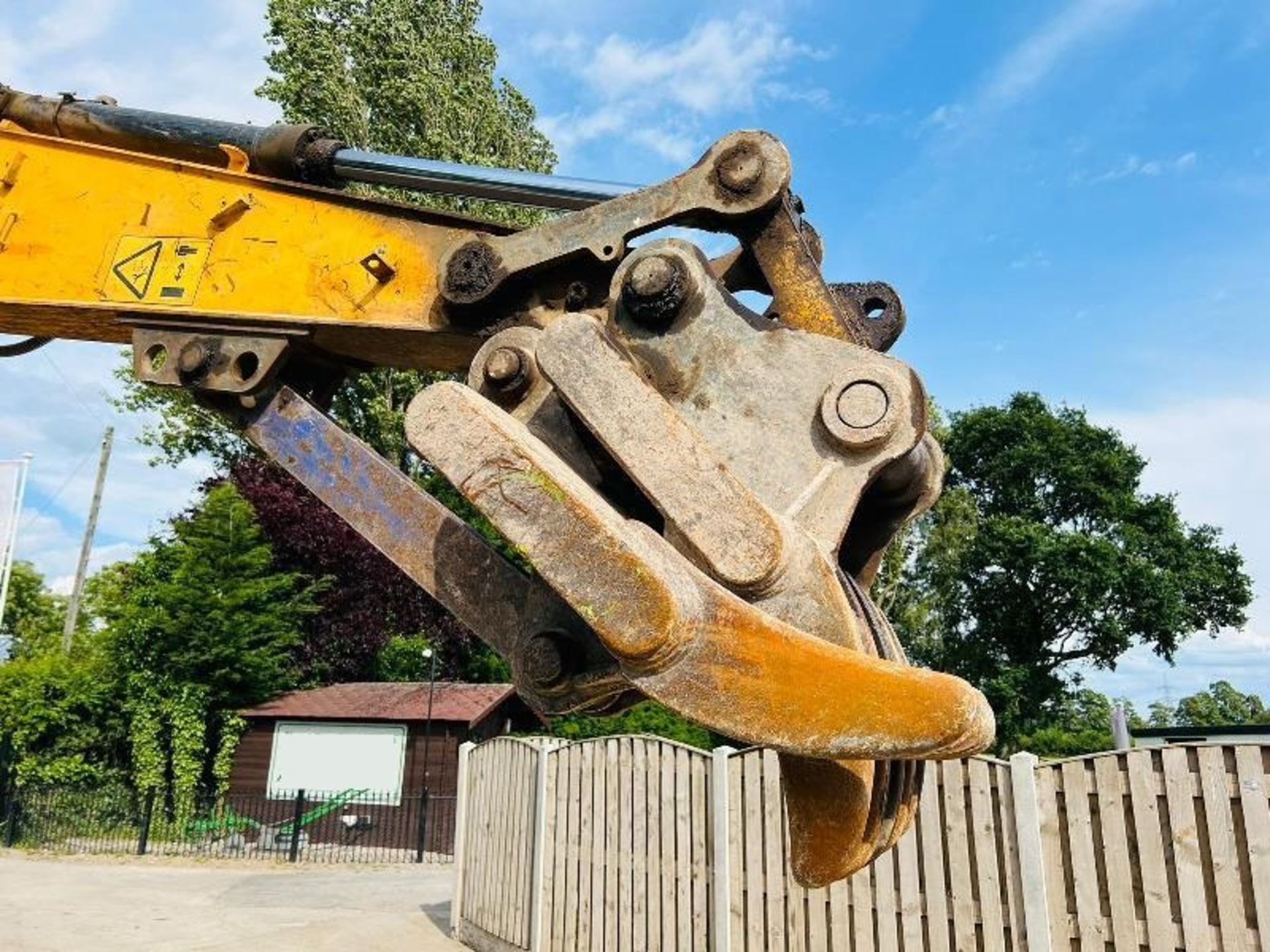 JCB JS160 HIGH RISED CABIN TRACKED EXCAVATOR C/W GRAPPLE GRAB - Image 8 of 12