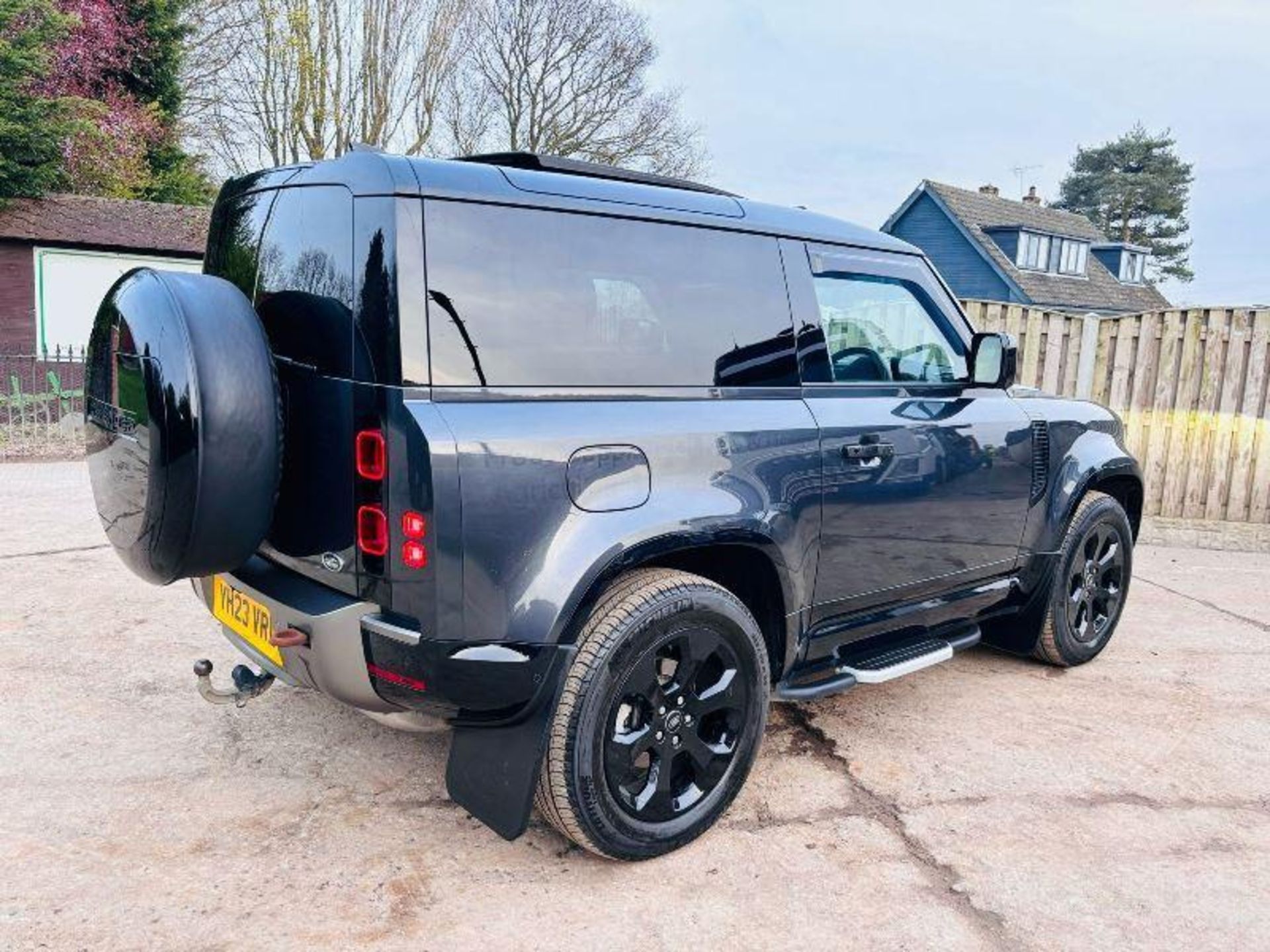 2023 LAND ROVER DEFENDER 90 XDYNAMIC S - 11074 MILES - C/W ELECTRIC TOW BAR  - Bild 17 aus 18