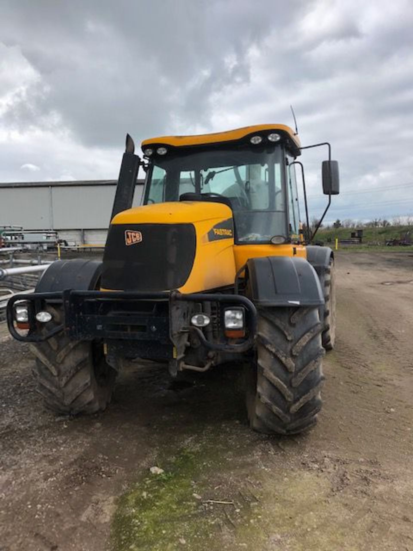 2003 JCB 3220 FASTRAC TRACTOR  - Image 2 of 4