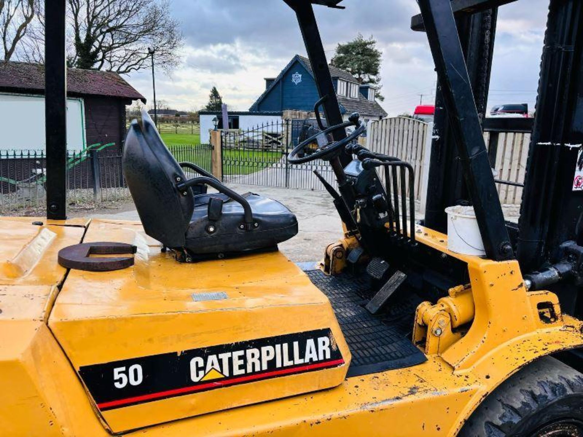 CATERPILLAR DP50 DIESEL FORKLIFT C/W PALLET TINES - Image 15 of 15