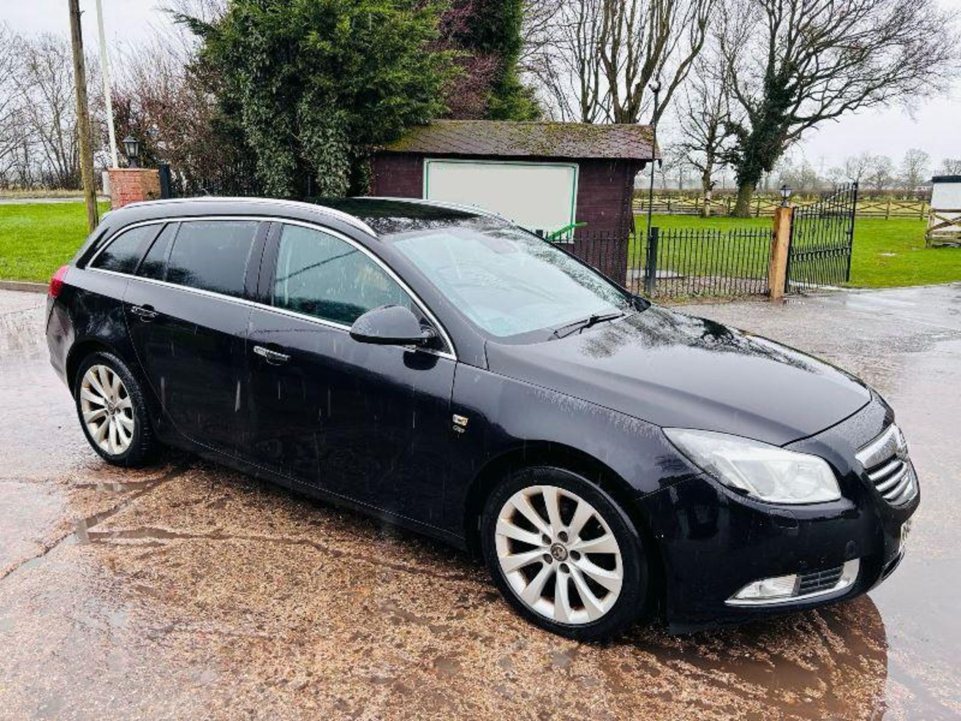 VAUXHALL INSIGNIA 2L DIESEL ESTATE *YEAR 2013* C/W SAT NAV