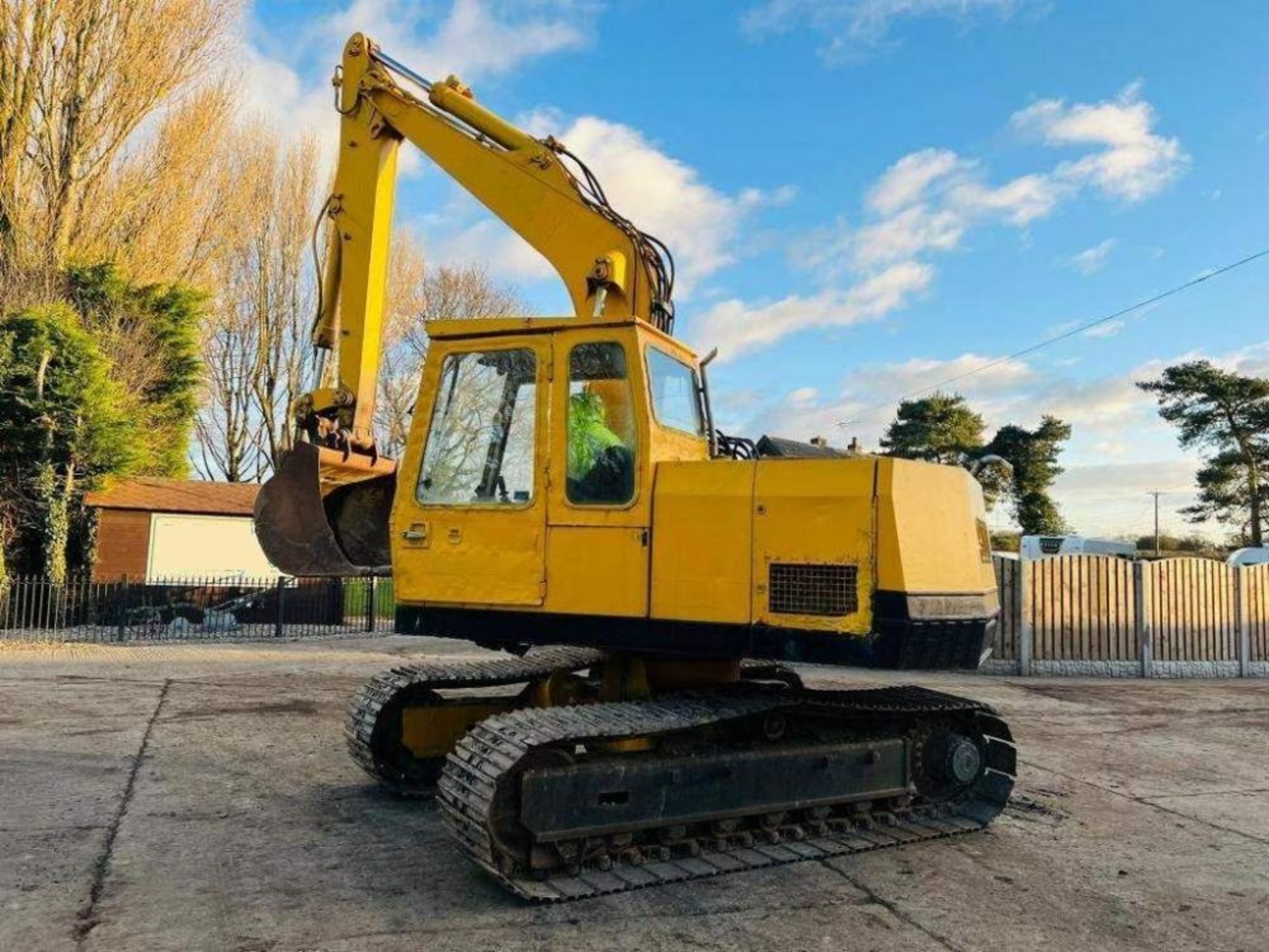 LIEBHERR 900 TRACKED EXCAVATOR C/W BUCKET - Bild 3 aus 9