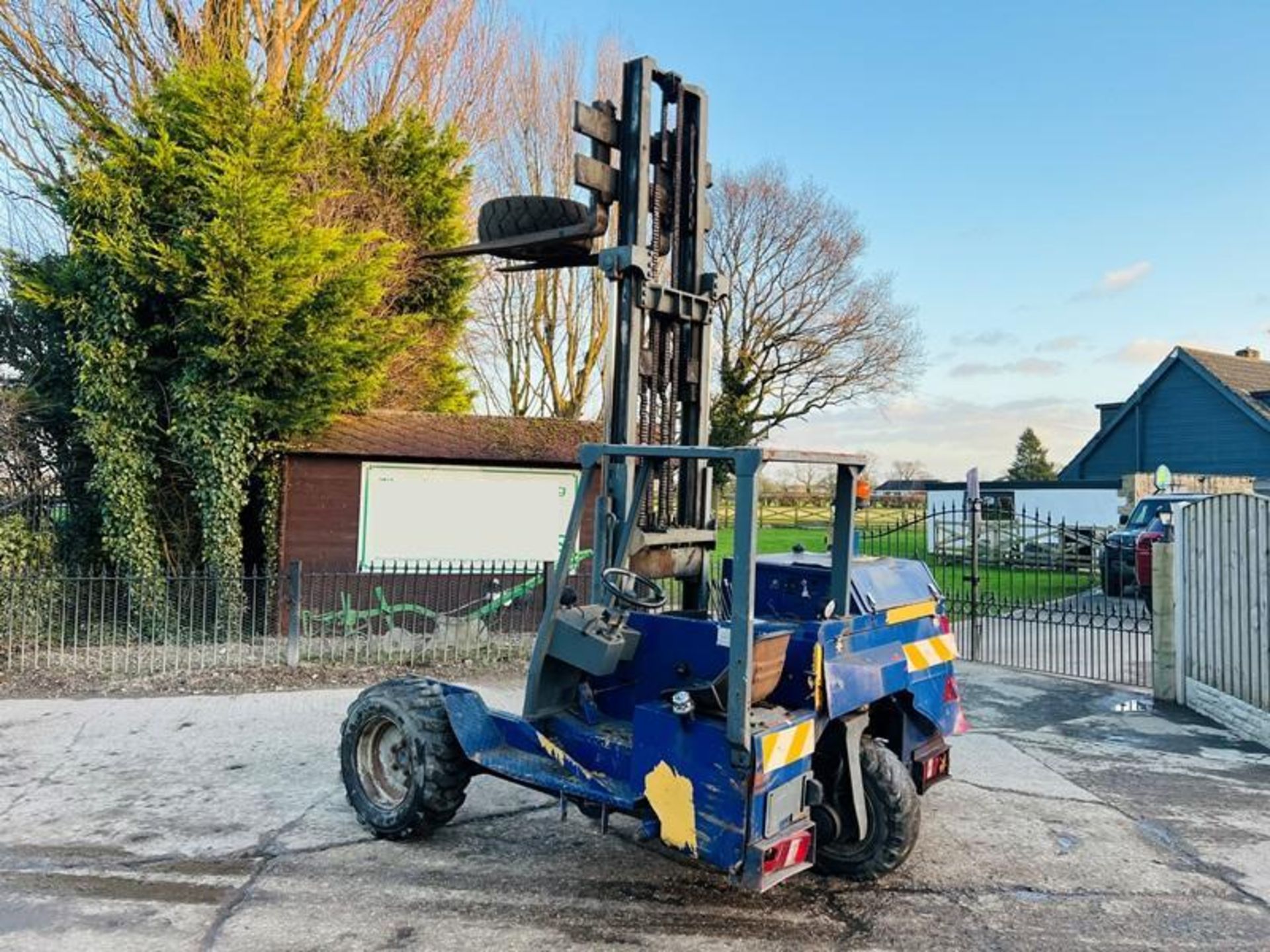 MOFFETT M2275 DIESEL FORKLIFT C/W SUPPORT LEGS & PUSH OUT BOOM - Image 12 of 14