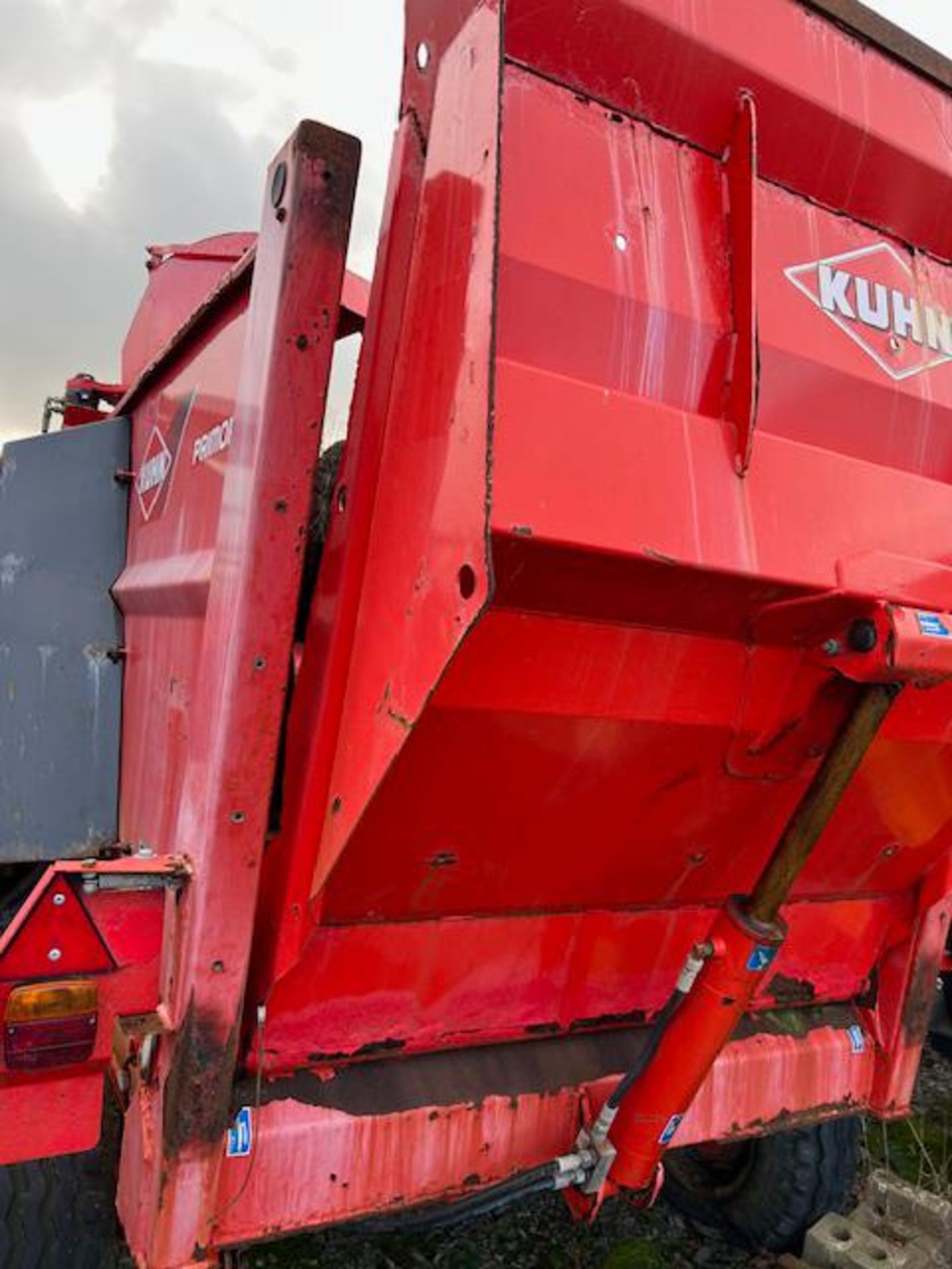 2009 KUHN 3560 STRAW CHOPPER